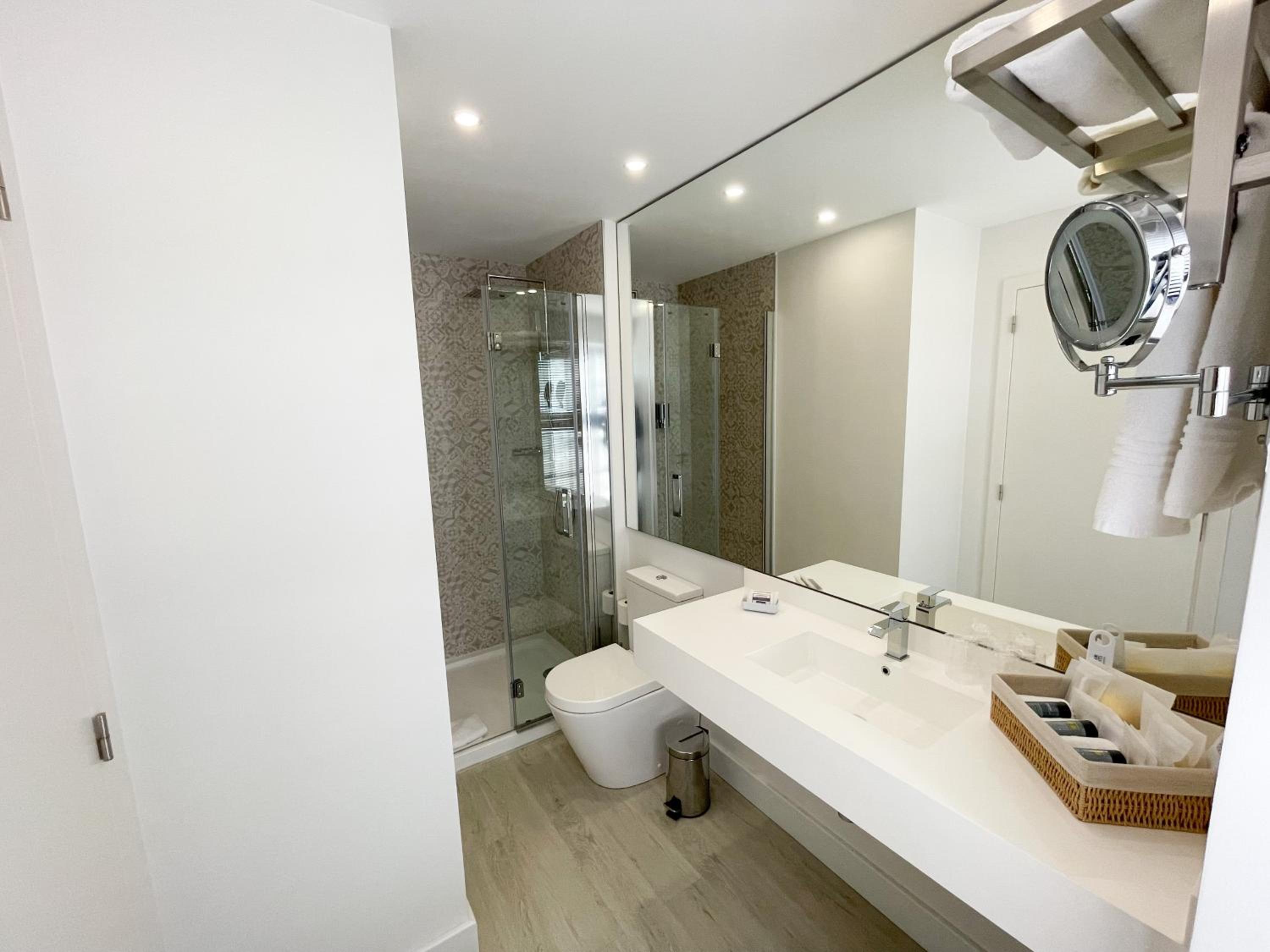 2 Bedroom Suite with Terrace - Photo 9