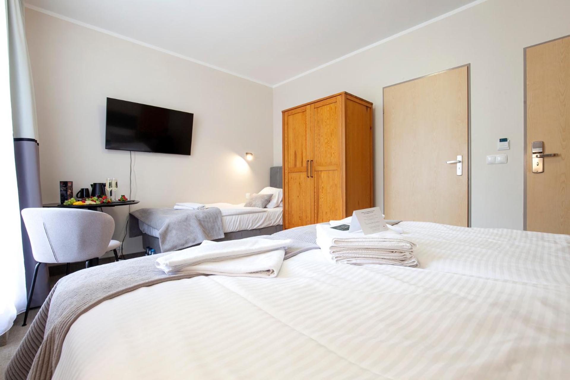 Classic Triple Room - Photo 11