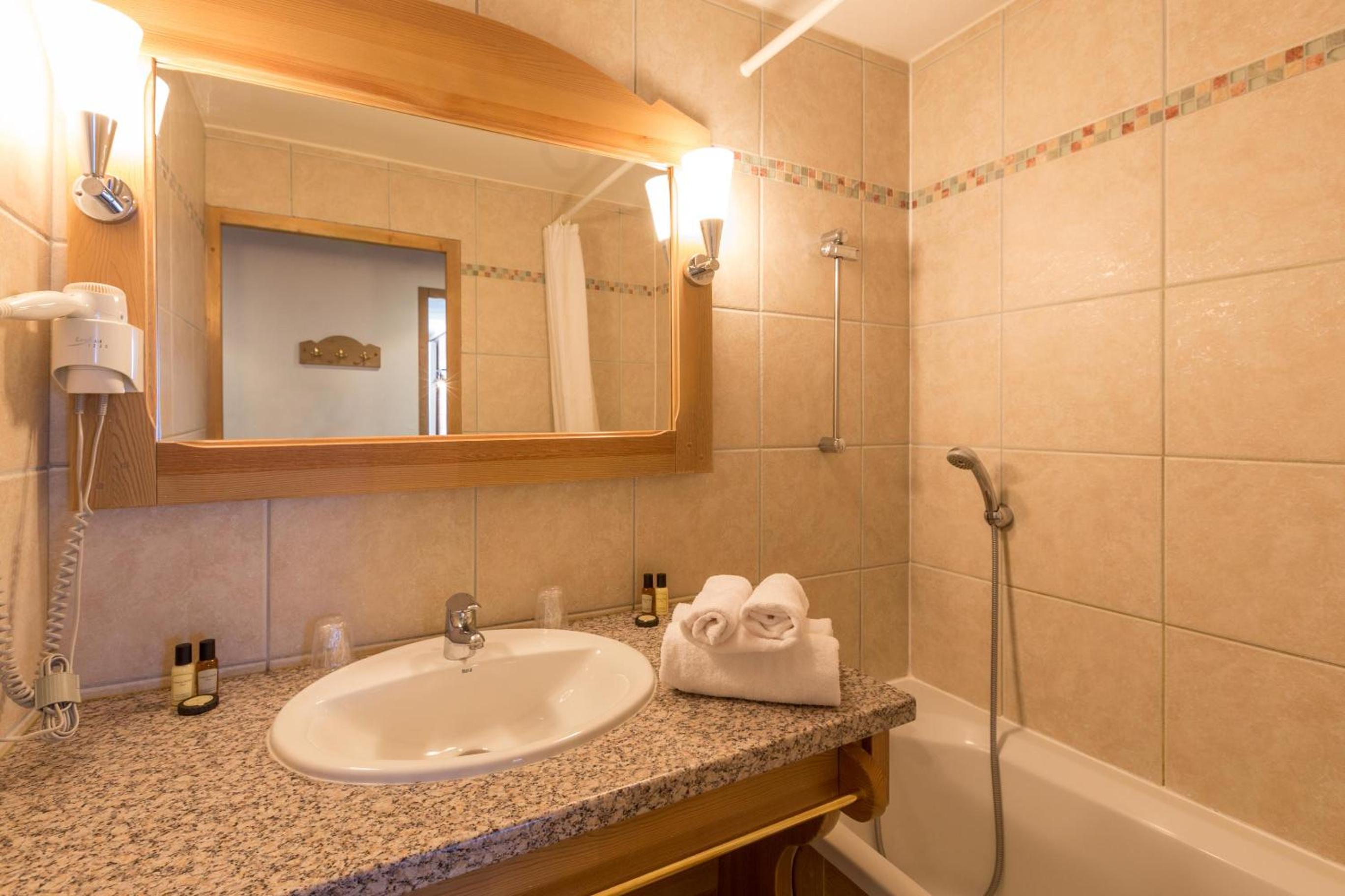 2 Room Alcove Apartment 6 People
