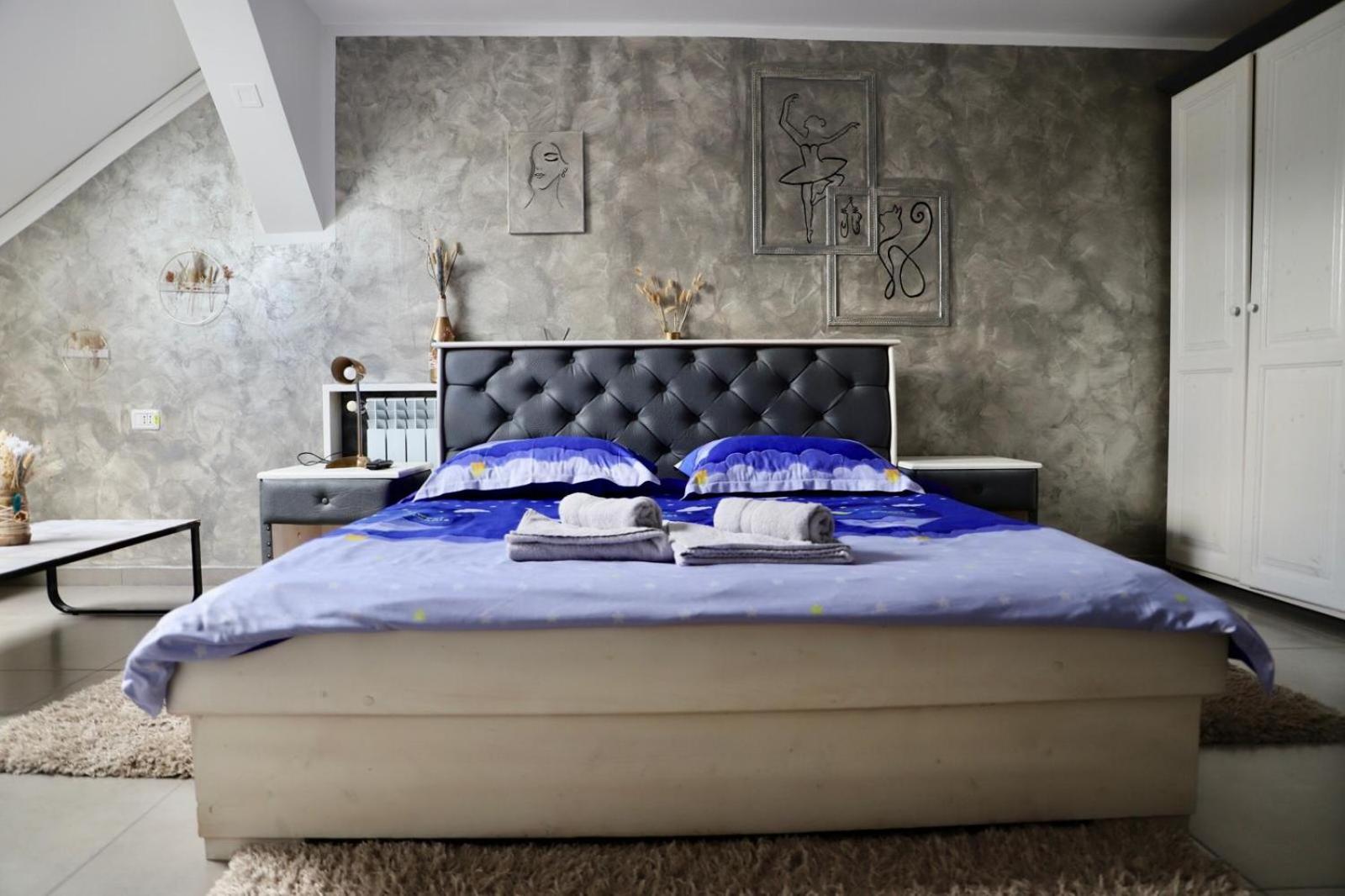 Double Room with Private Bathroom - Photo 1