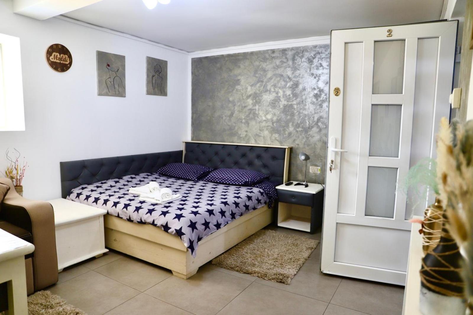 Double Room - Photo 7