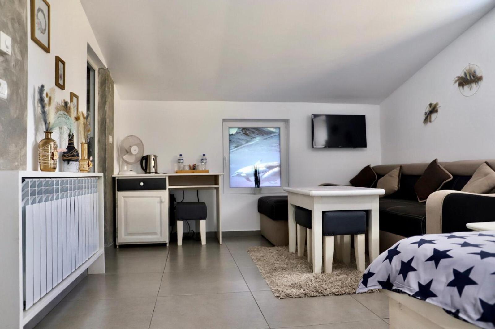 Double Room - Photo 8