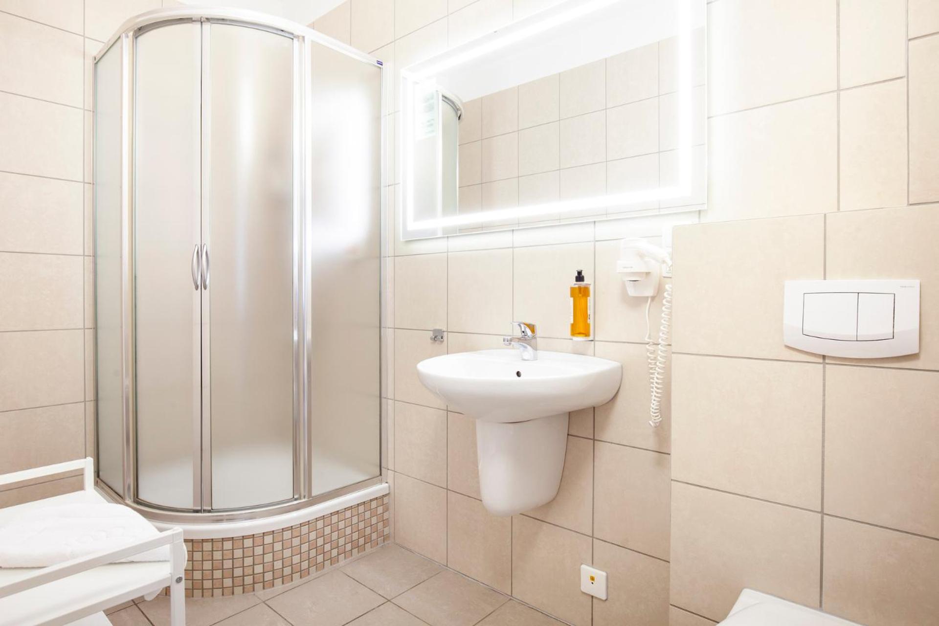 Classic Triple Room - Photo 8