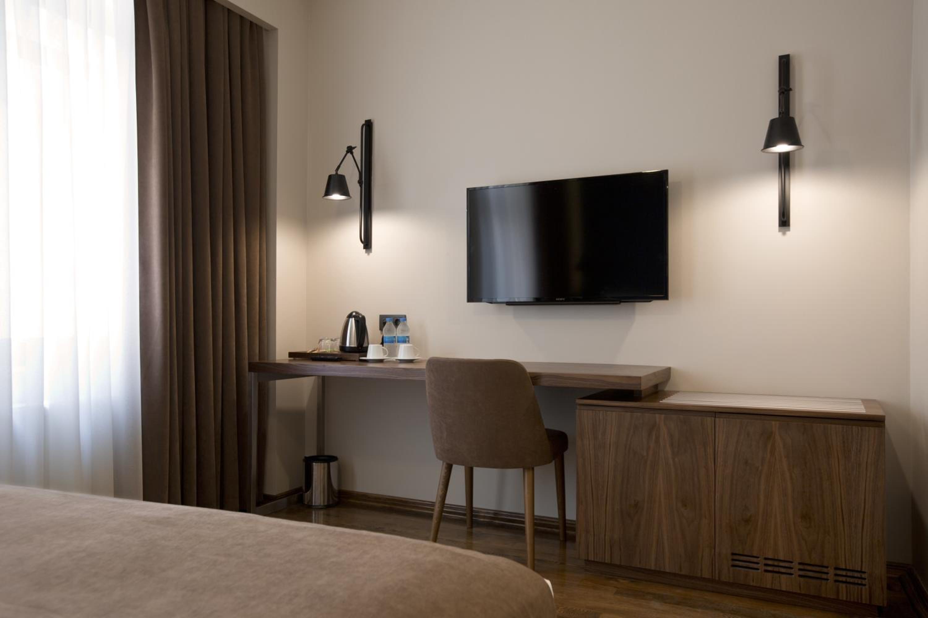 Deluxe King Room photo 2