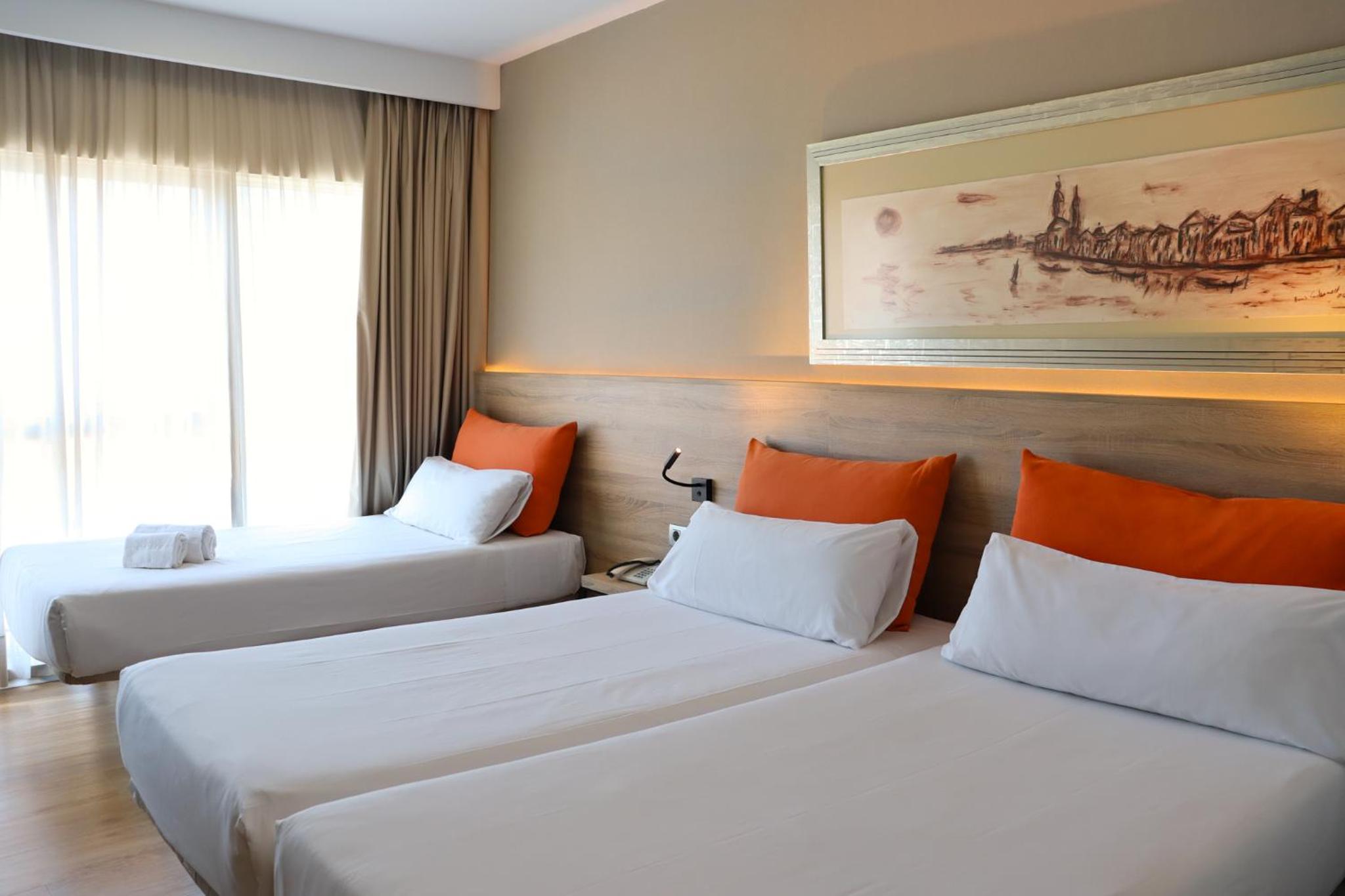 Twin Room with Extra Bed photo 2