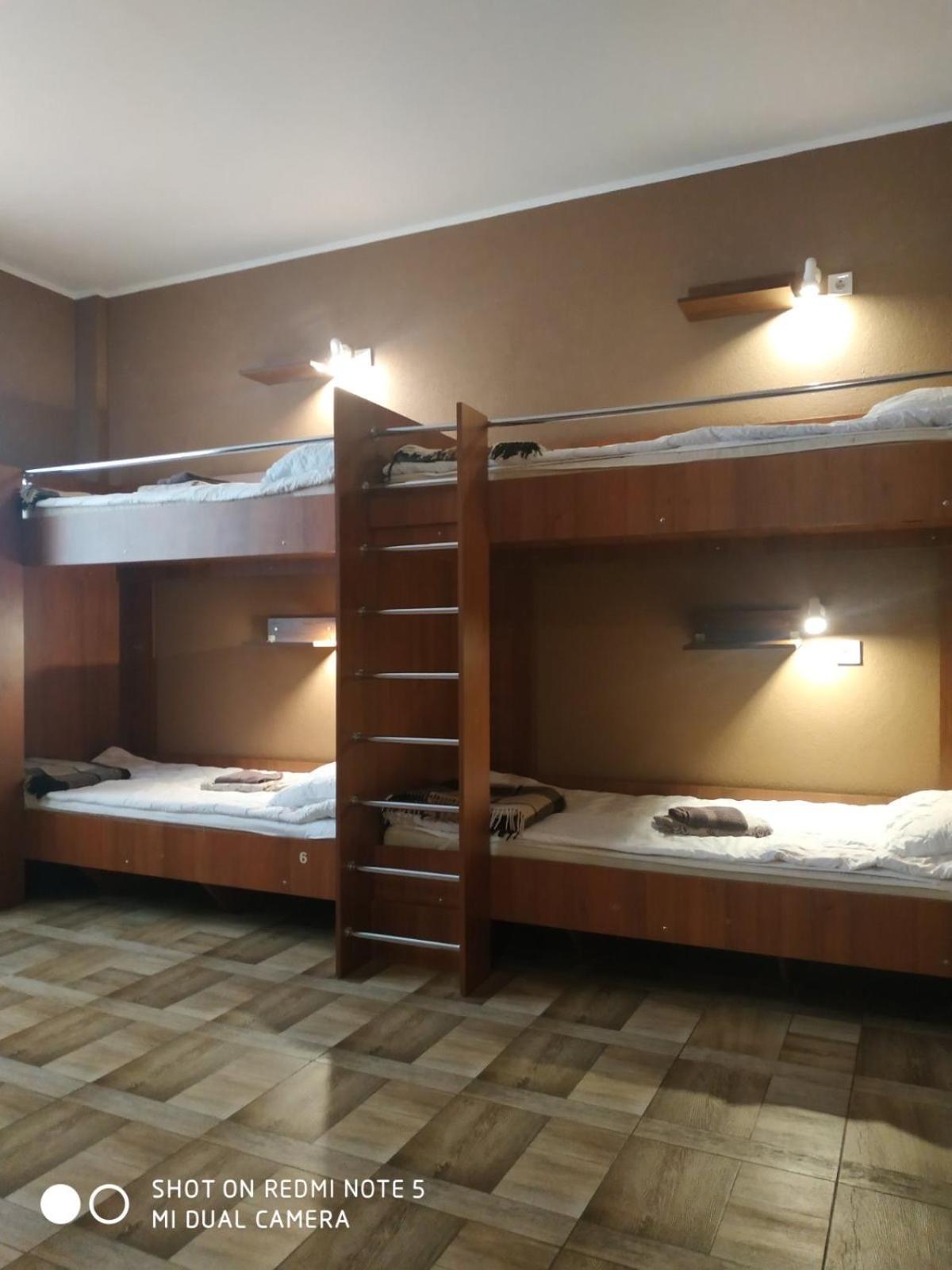 Bed in 6-Bed Mixed Dormitory Room photo 1