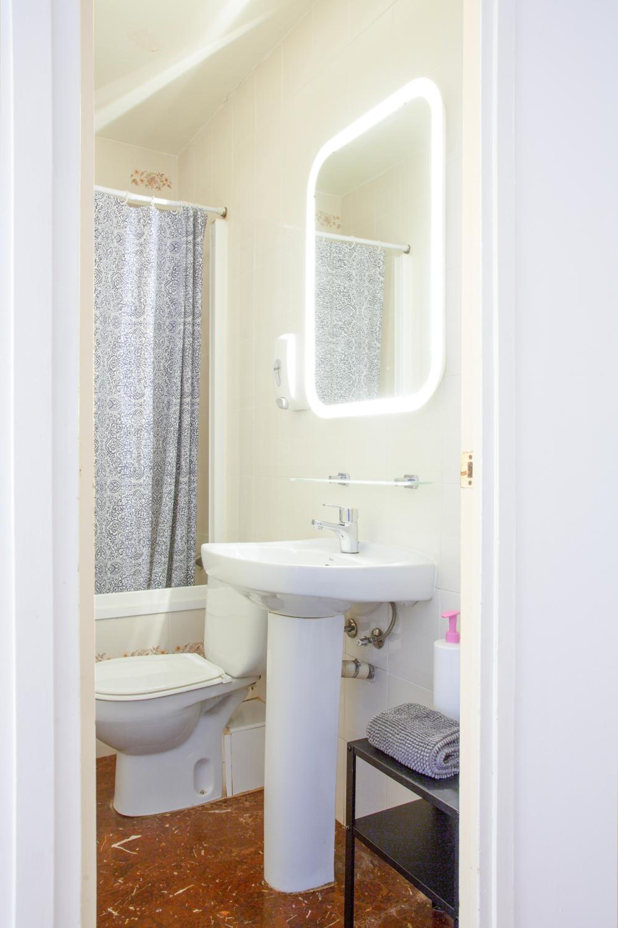 Double or Twin Room with City View photo 3