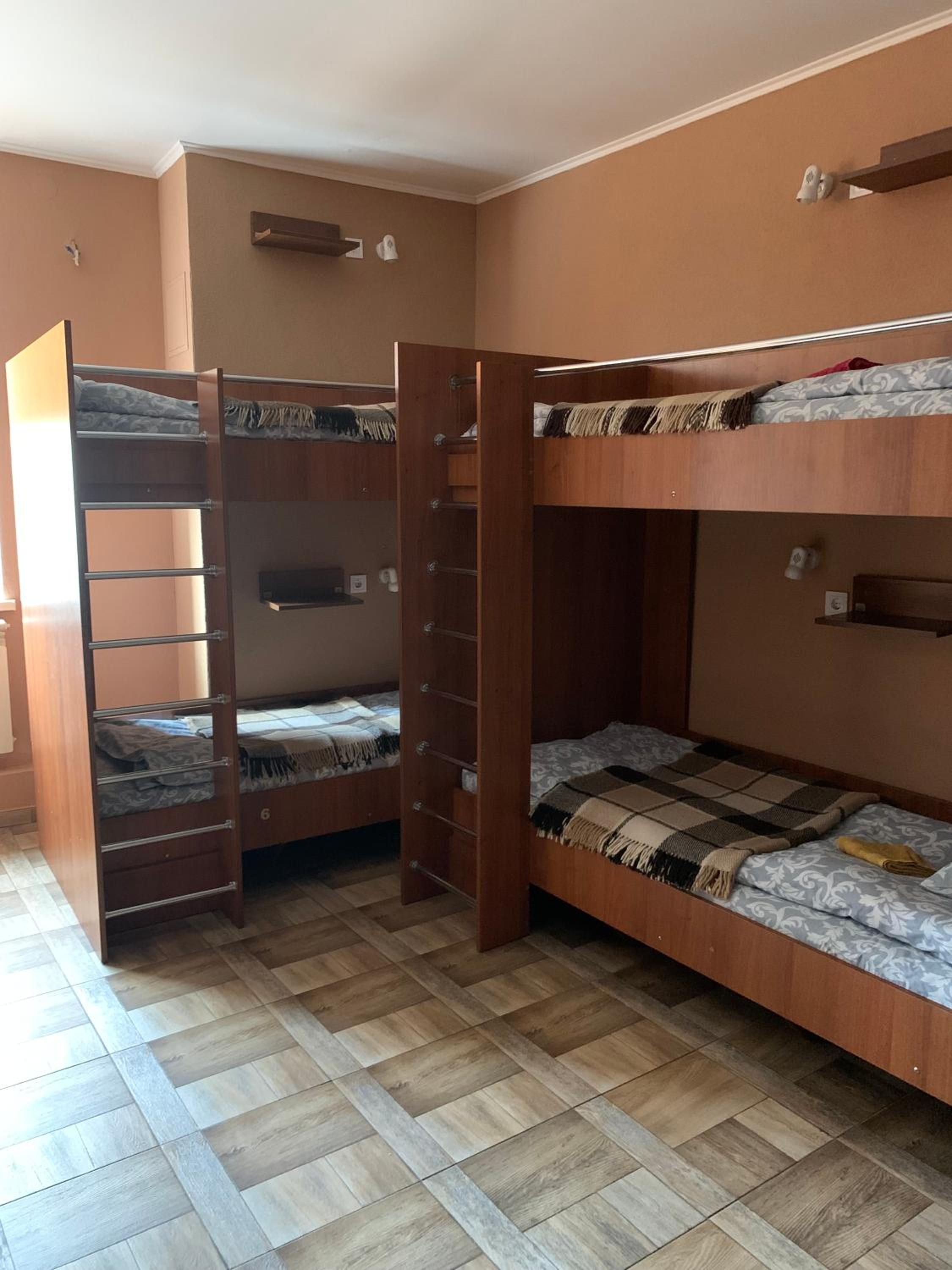 Bunk Bed in 10-Bed Mixed Dormitory Room photo 3