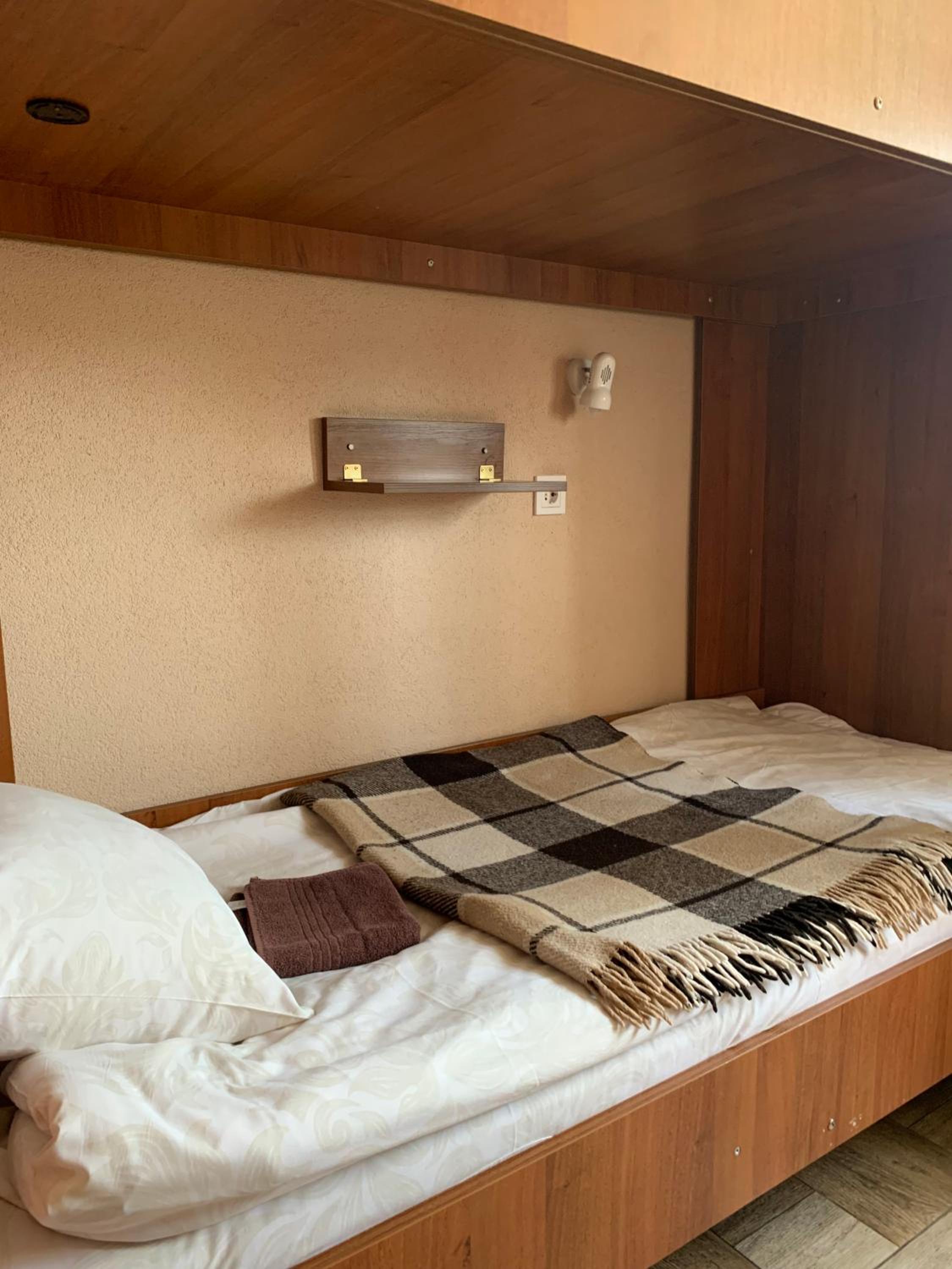 Bunk Bed in 10-Bed Mixed Dormitory Room photo 1