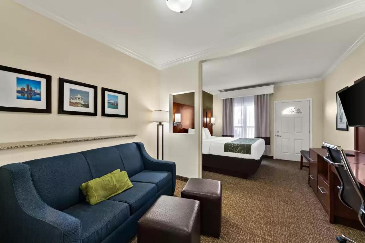 King Suite - Non-Smoking - Photo 1