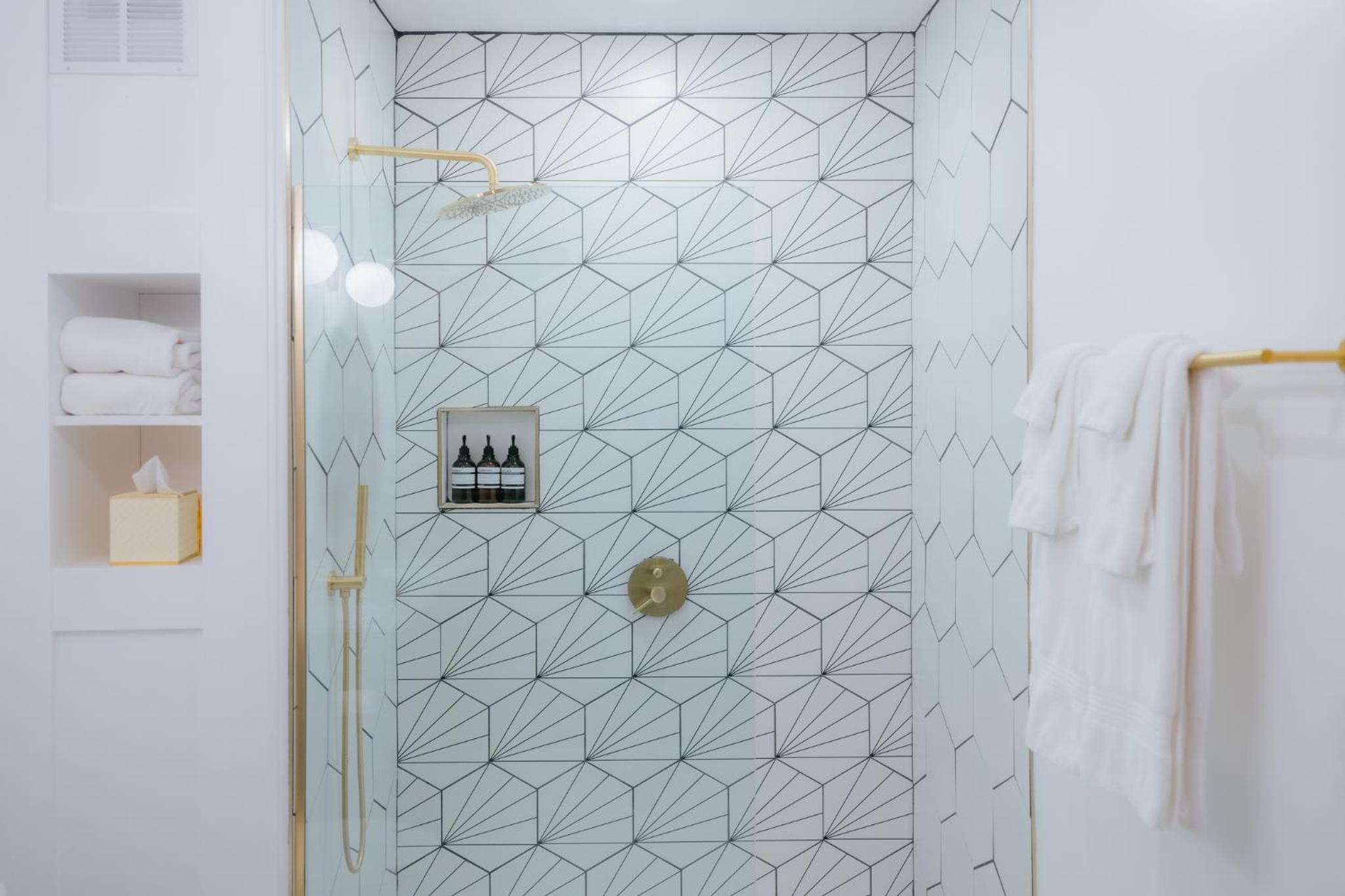 Queen Suite - Photo 6