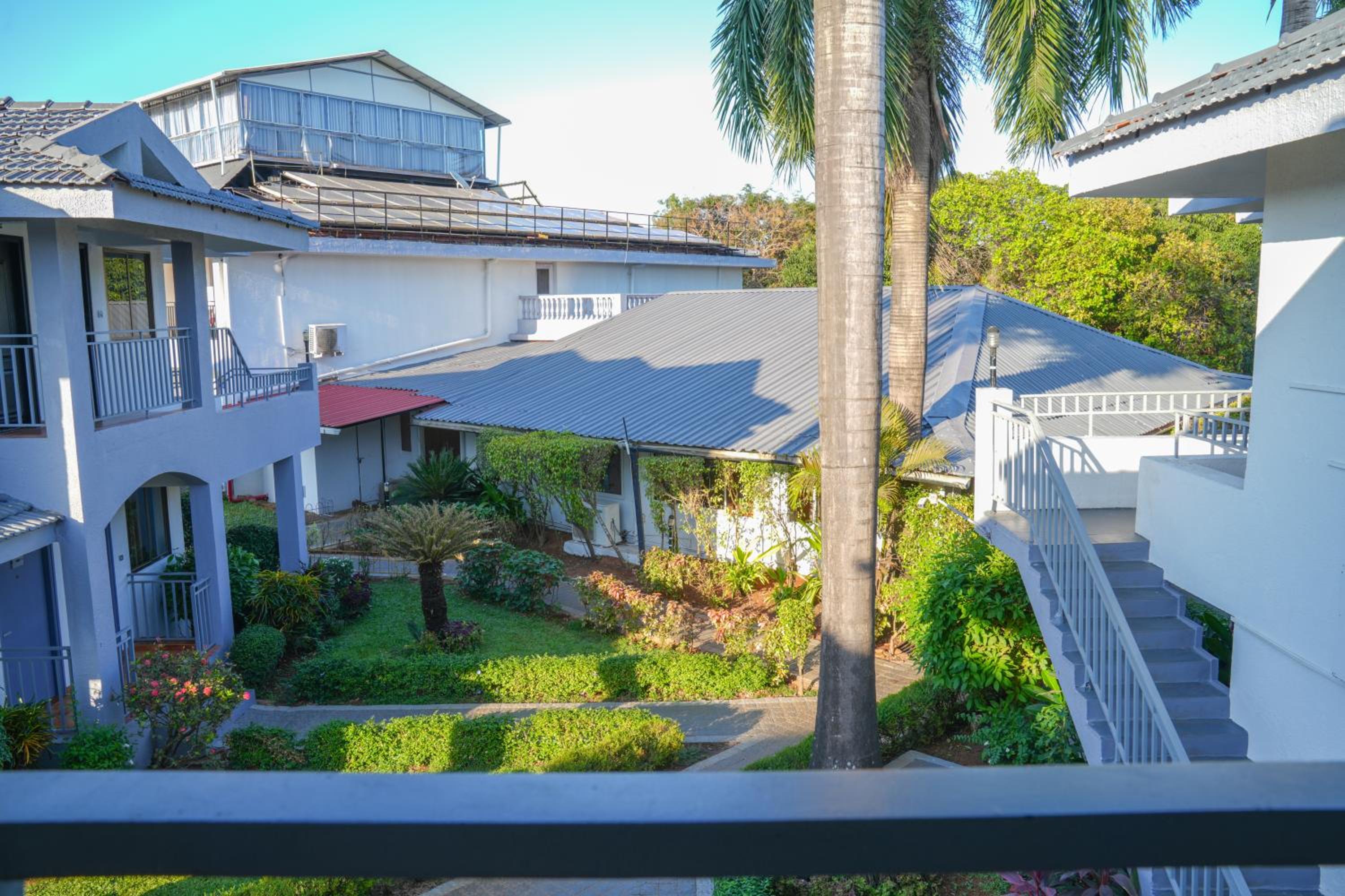 Luxury Suite - Photo 4