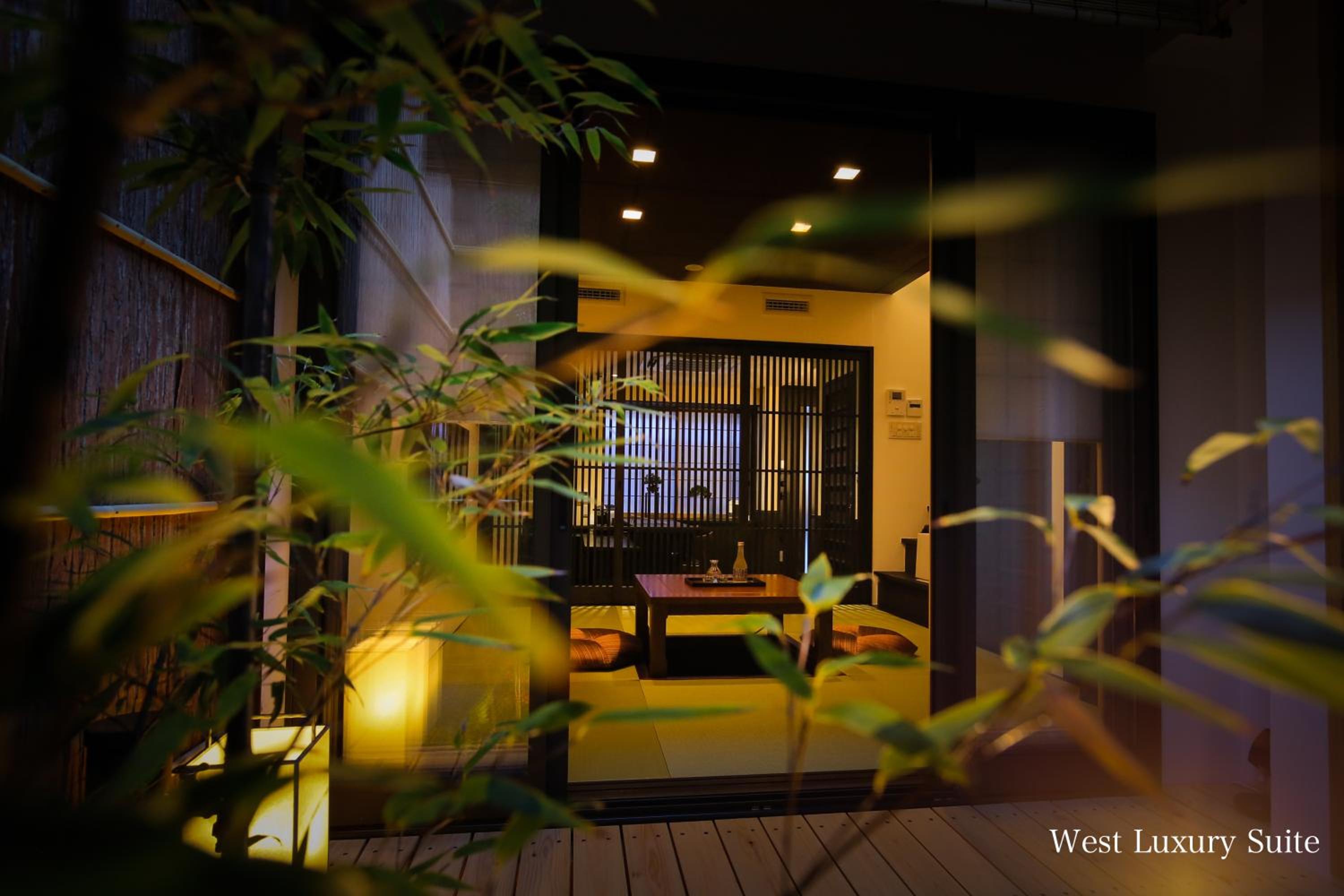 Luxury Suite - Photo 42
