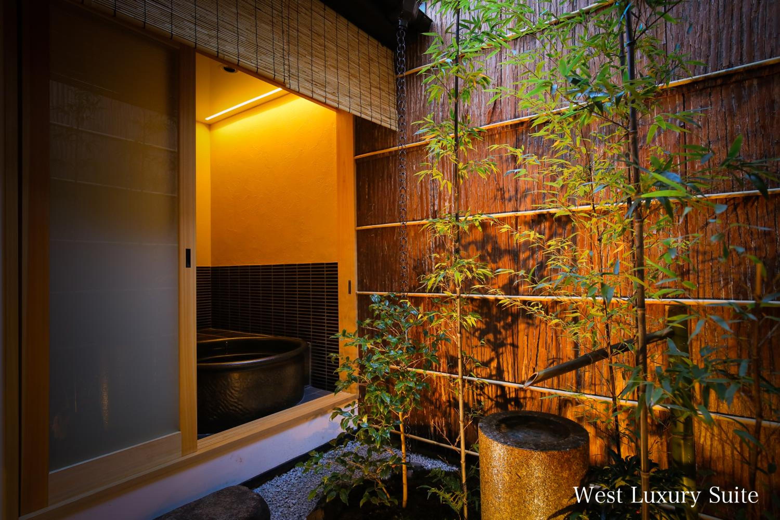 Luxury Suite - Photo 27