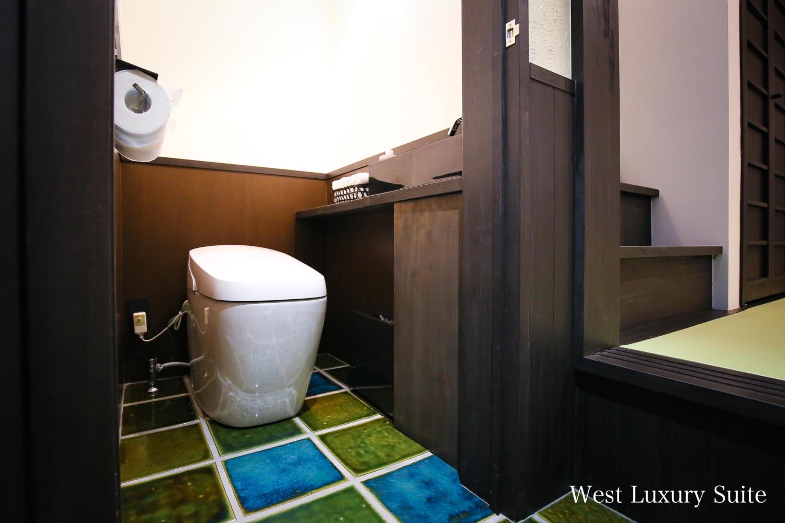 Luxury Suite - Photo 15