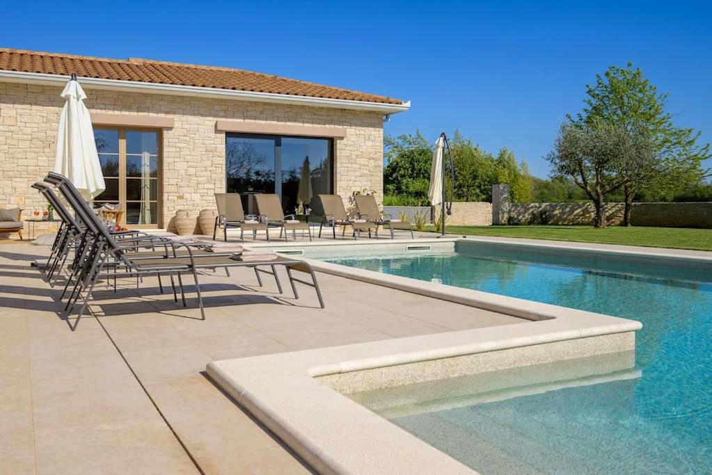 Villa photo 3