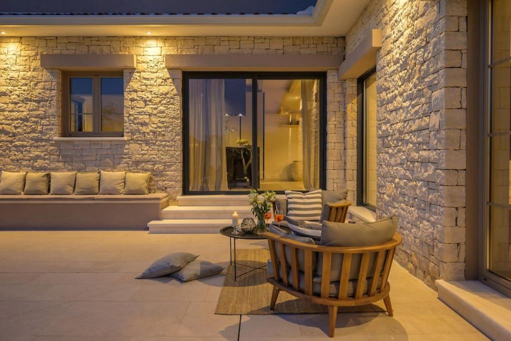 Villa photo 2