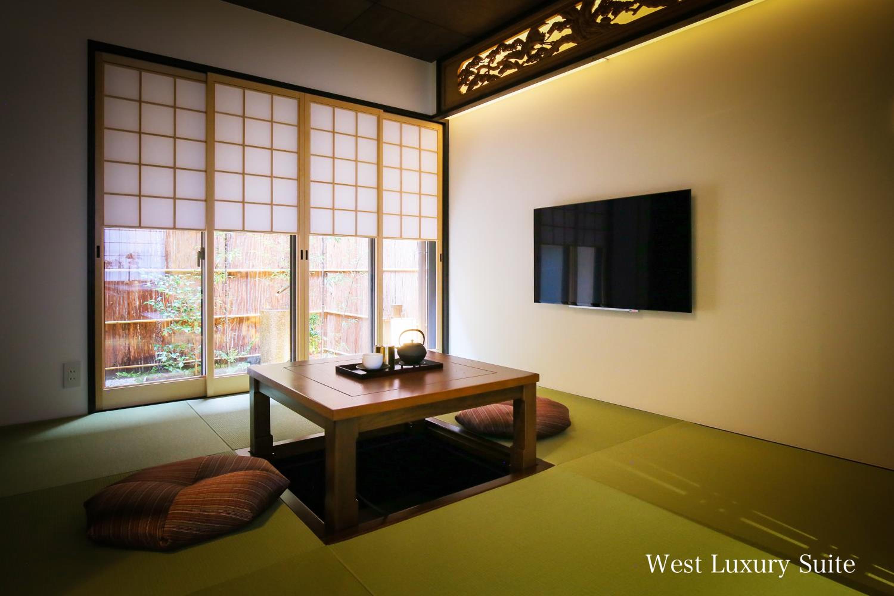 Luxury Suite - Photo 34