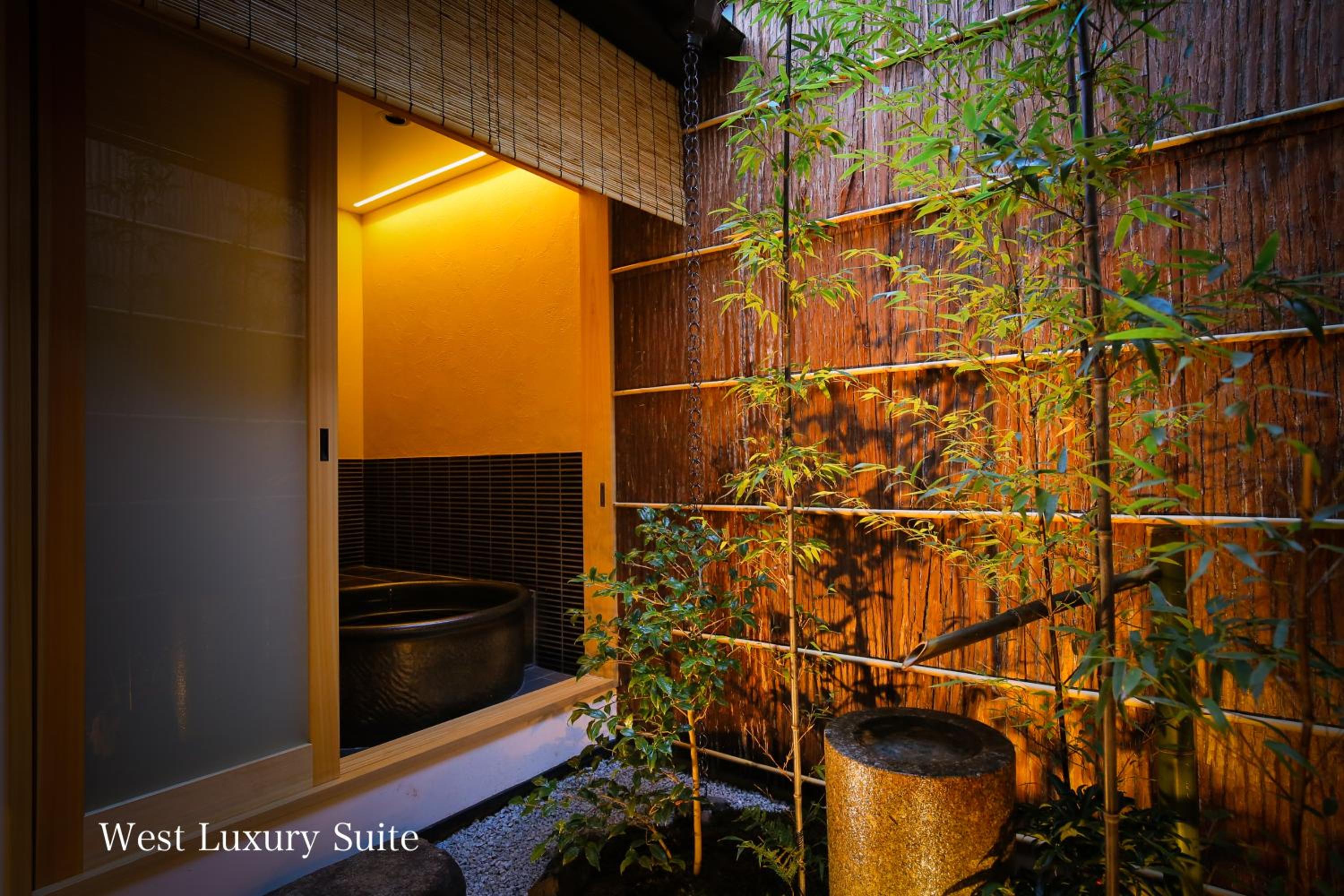 Luxury Suite - Photo 35