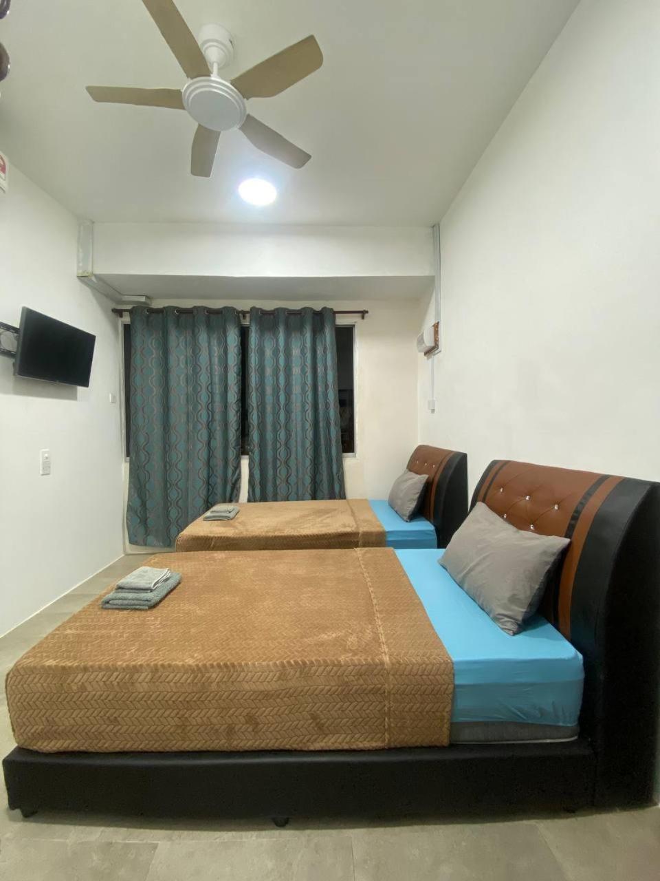 Standard Twin Room with Shared Bathroom photo 2