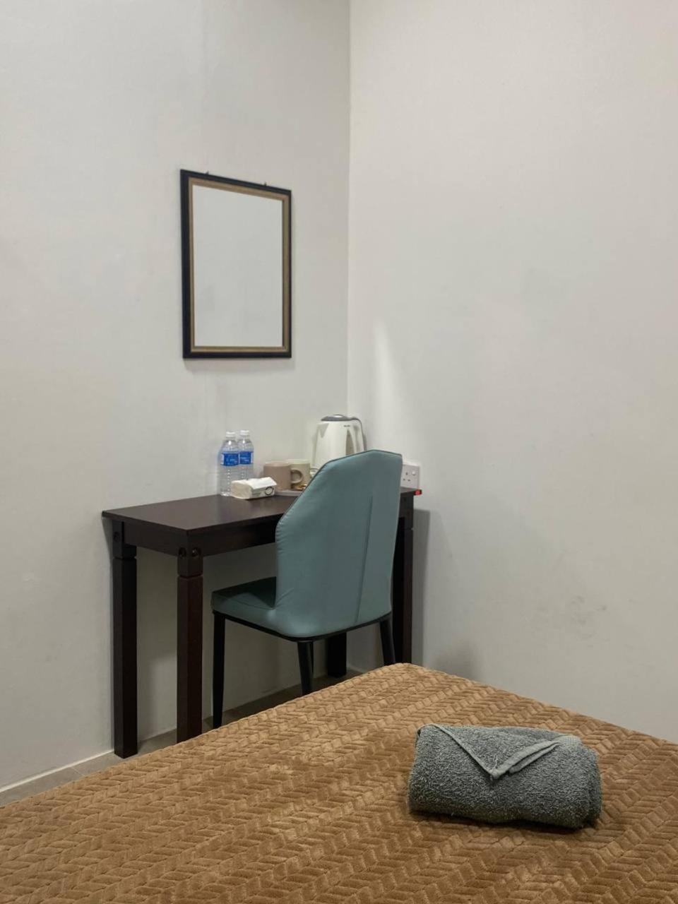 Standard Twin Room with Shared Bathroom photo 1