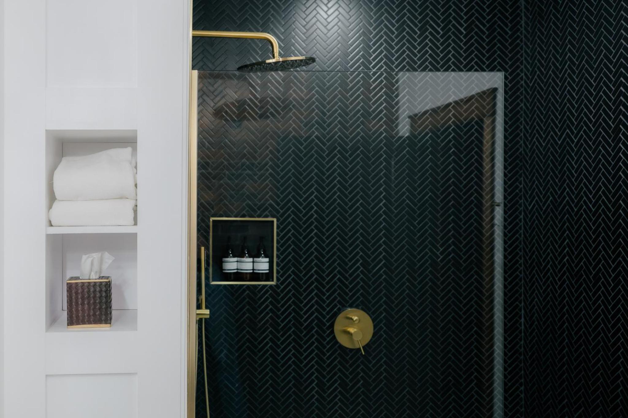 King Suite - Photo 7