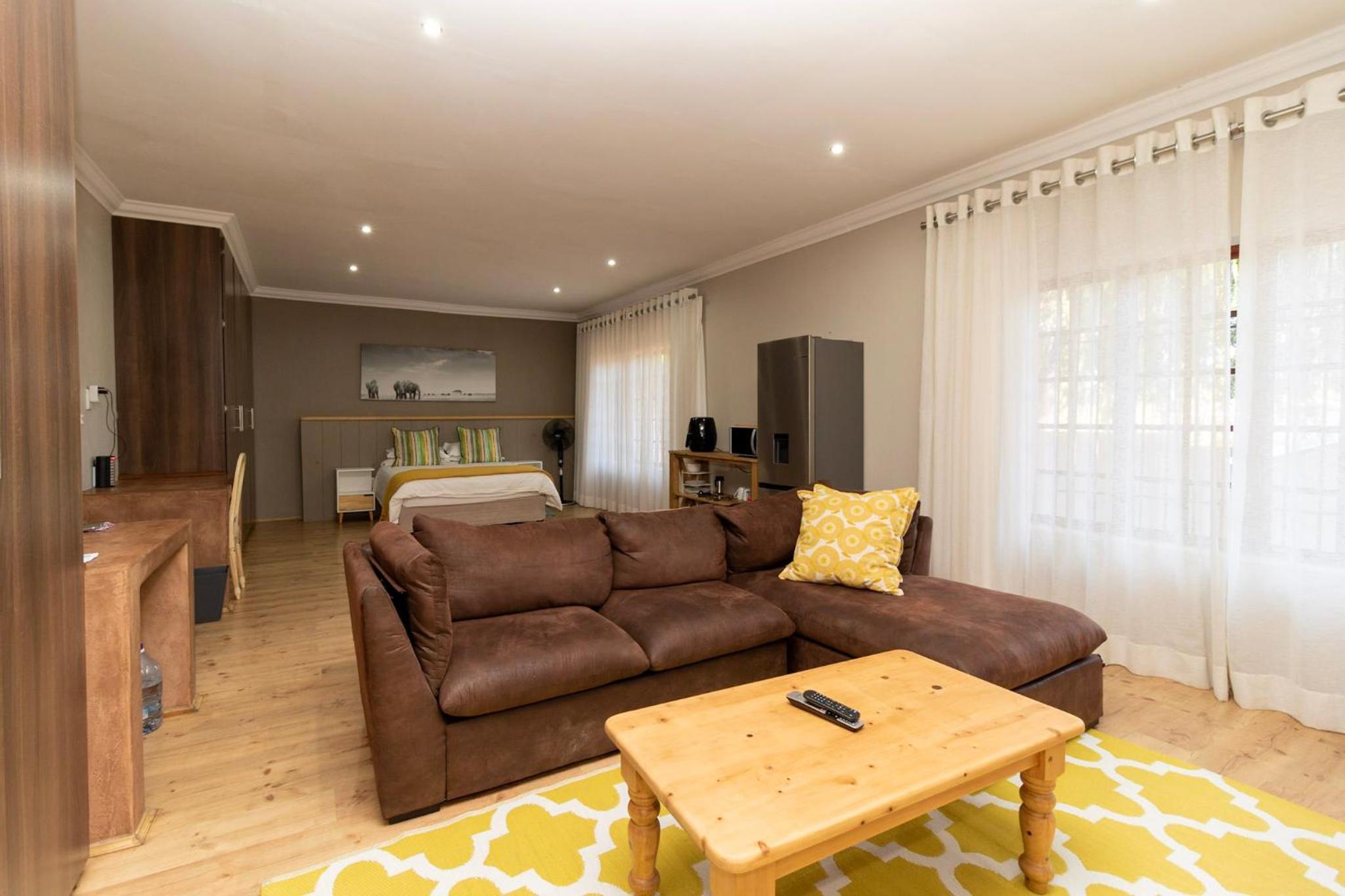 Queen Room photo 2
