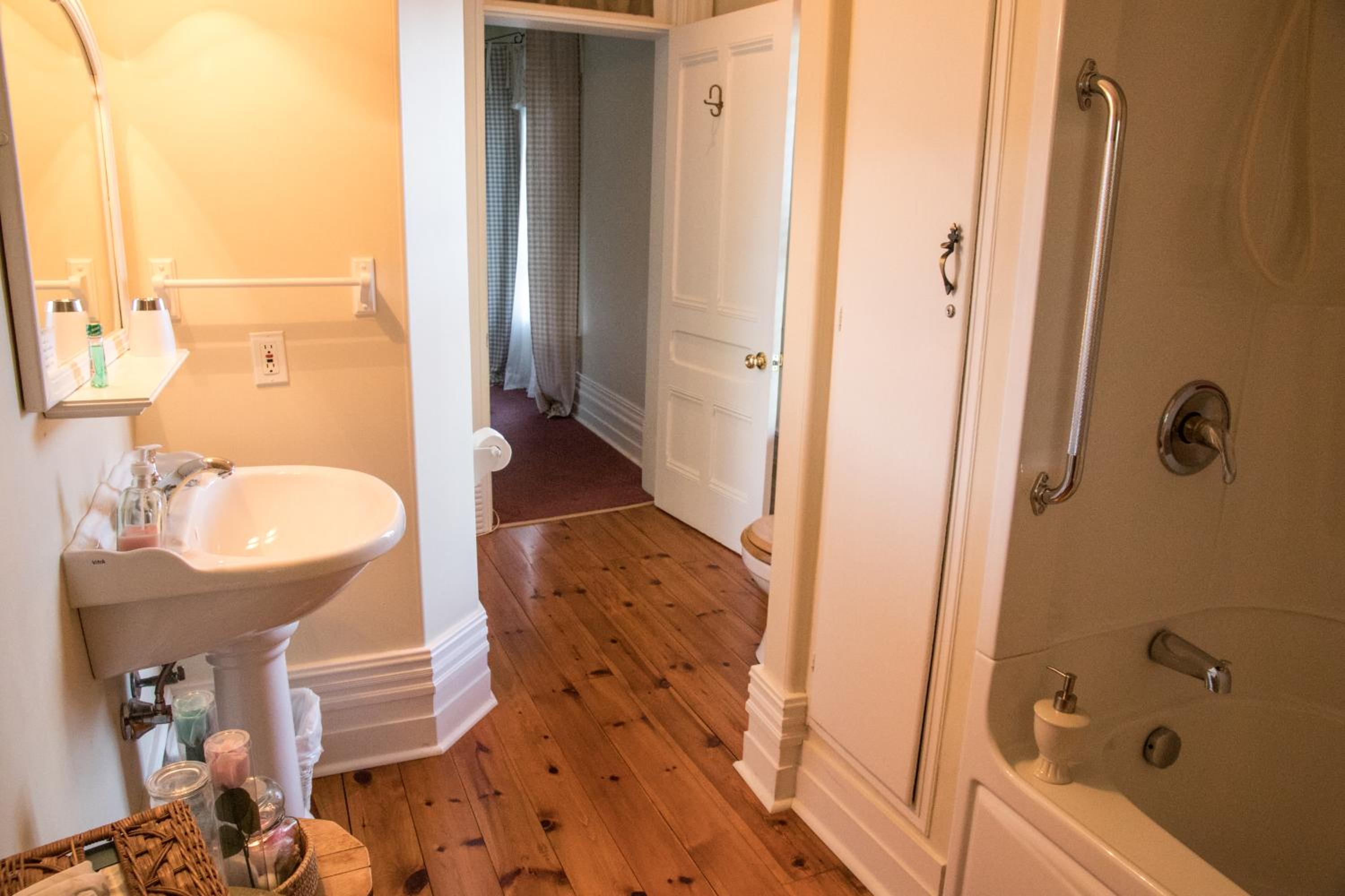 Queen Room with Garden View photo 2