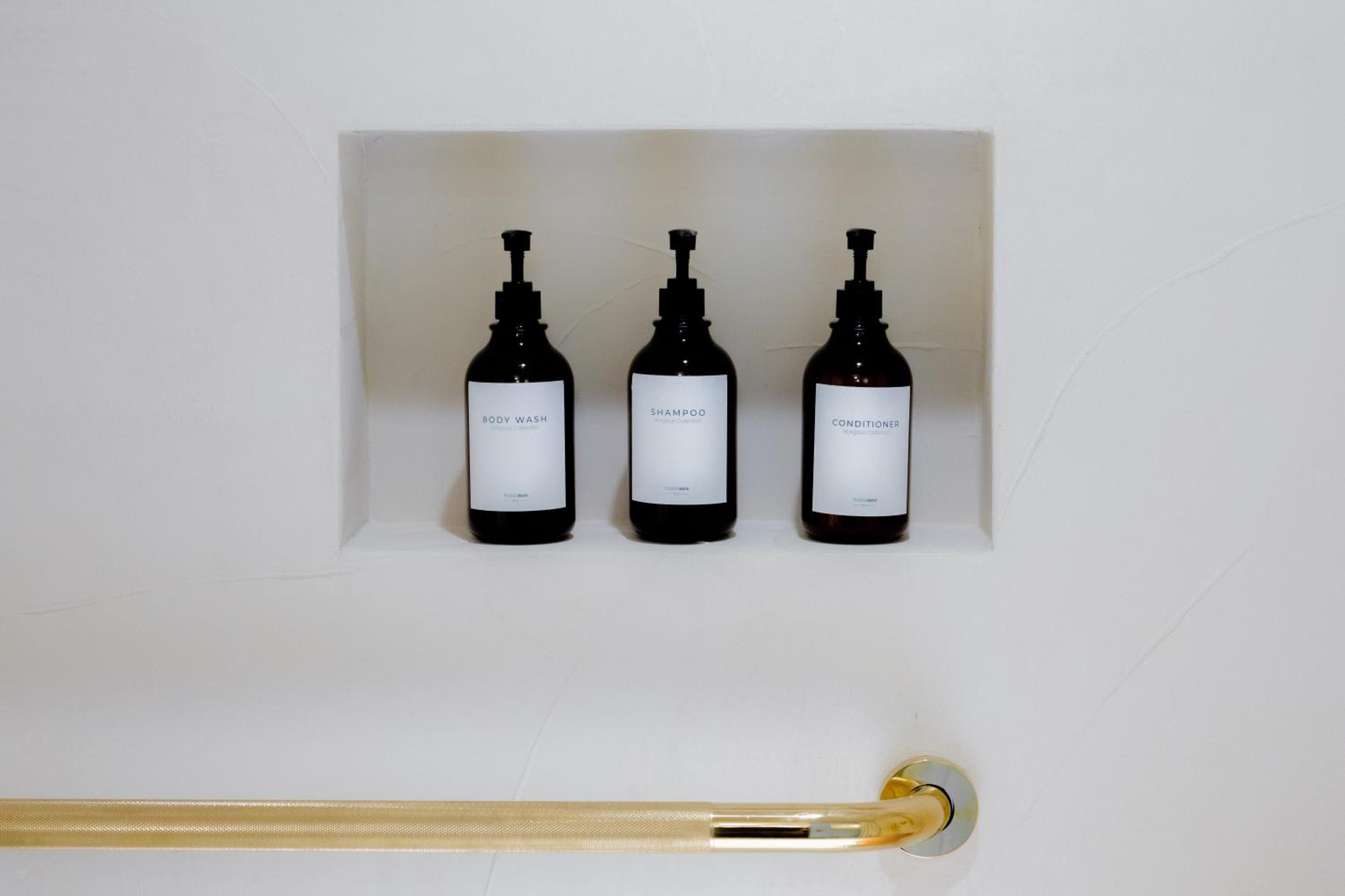 Deluxe Queen Suite - Photo 17