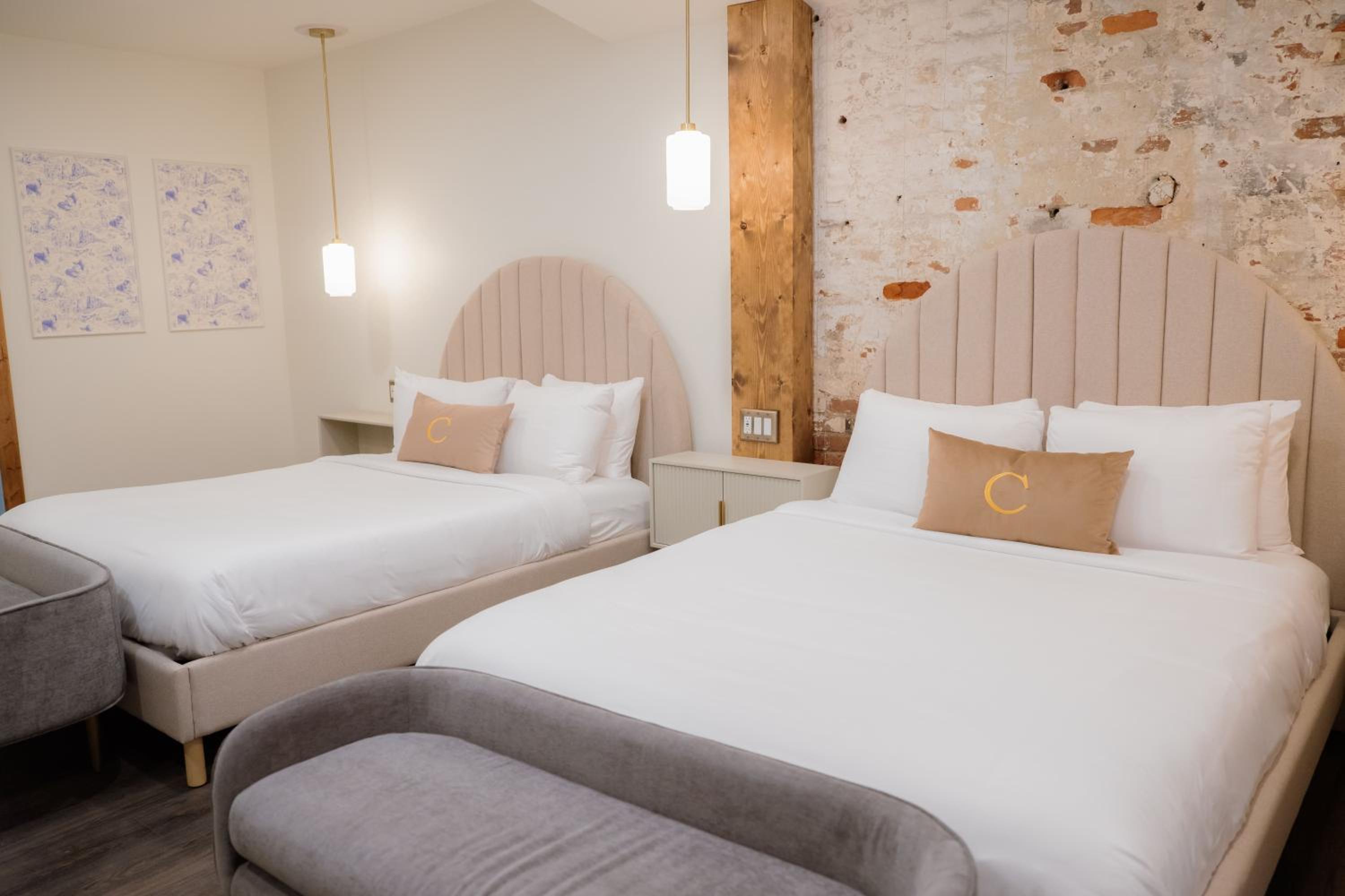 Deluxe Queen Suite - Photo 1