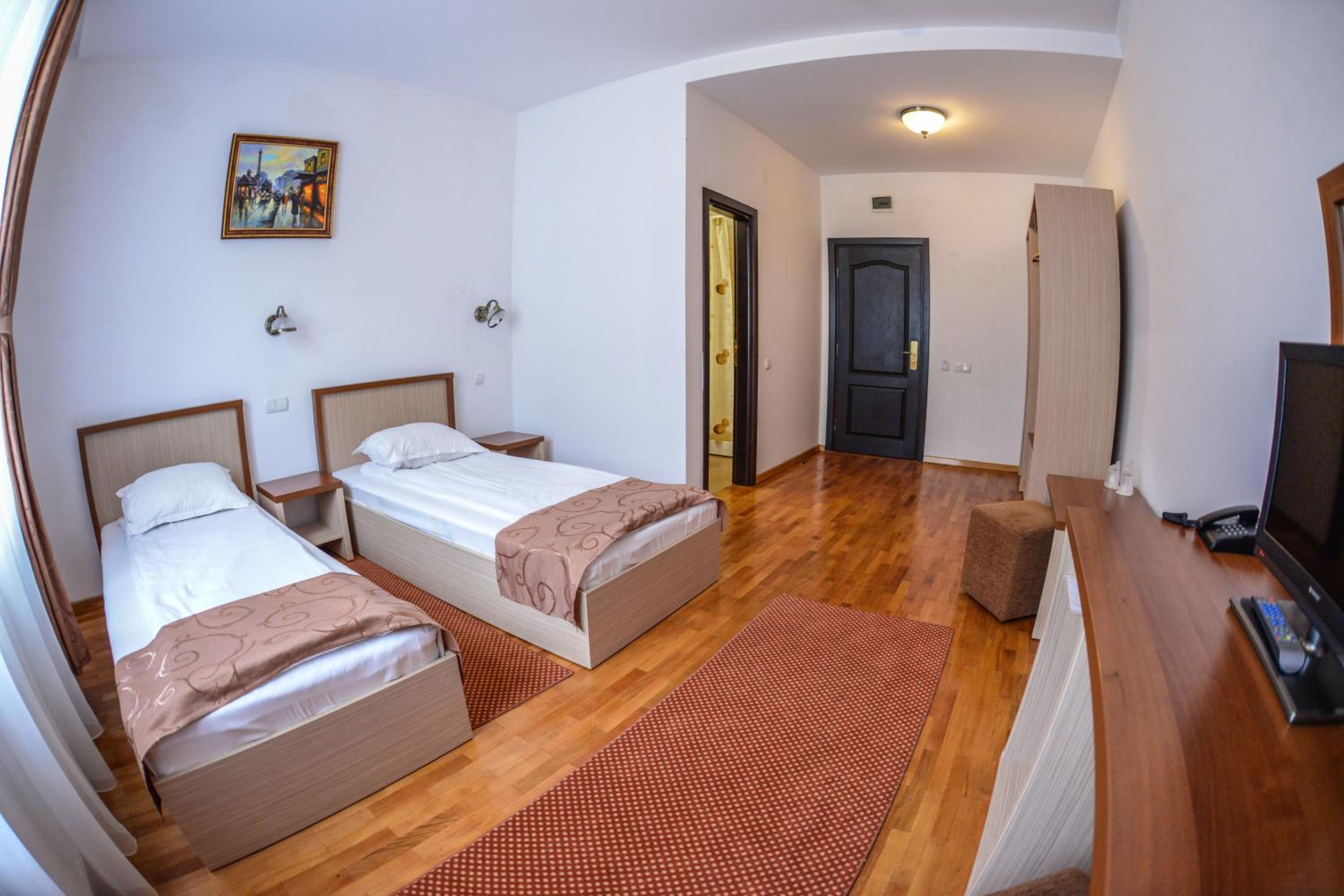 Double or Twin Room photo 3