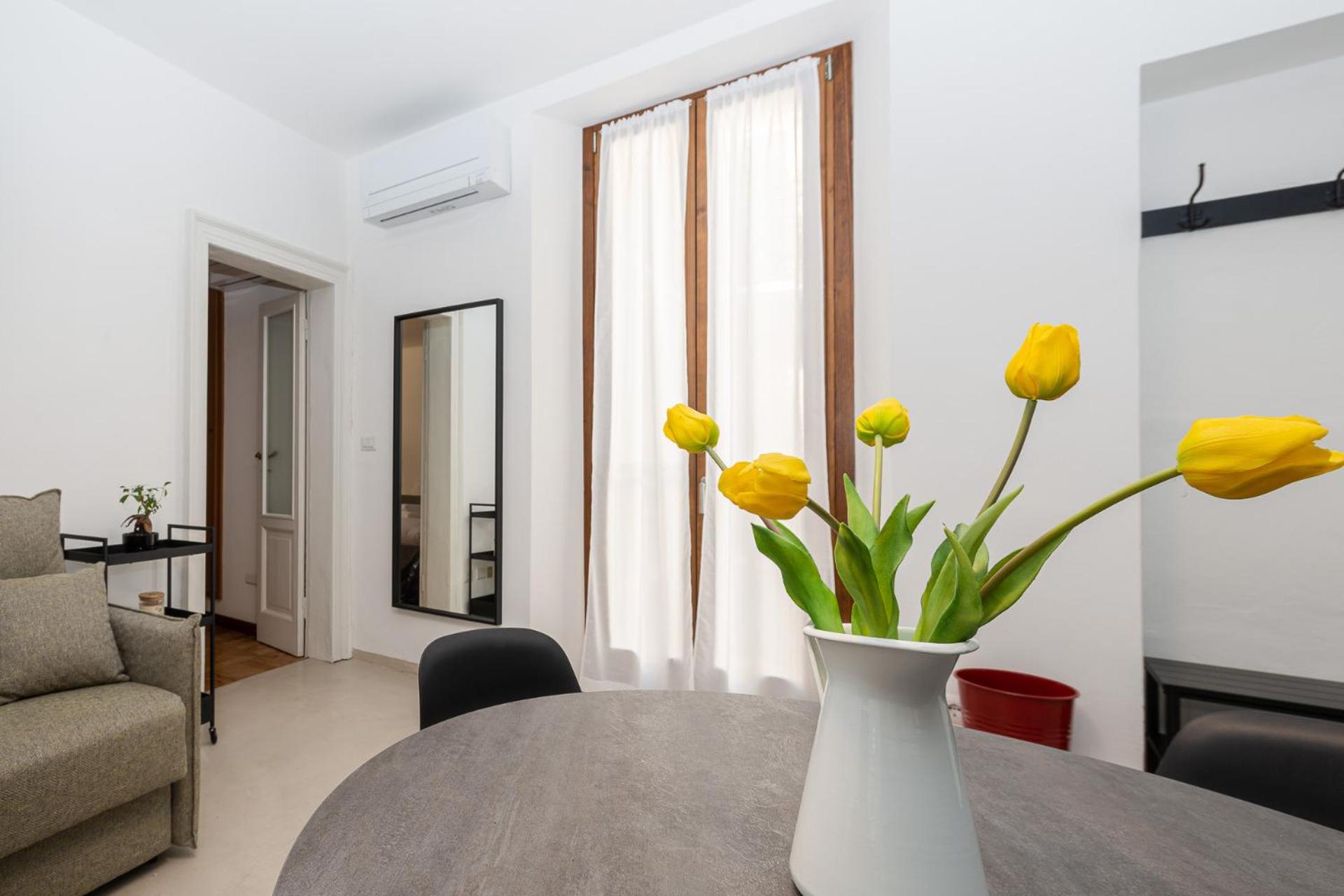 One-Bedroom Apartment photo 1