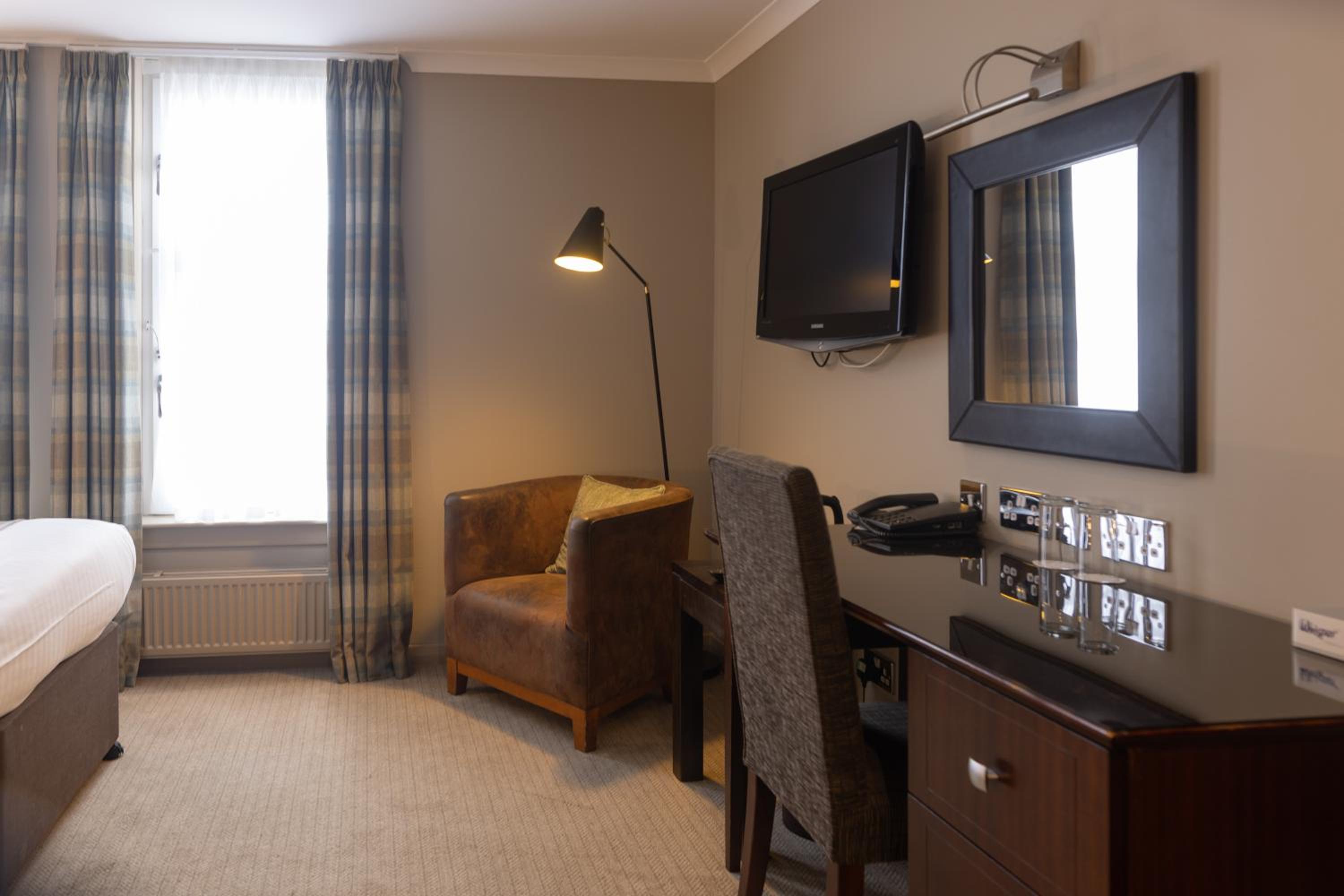 Standard Double or Twin Room - Photo 5