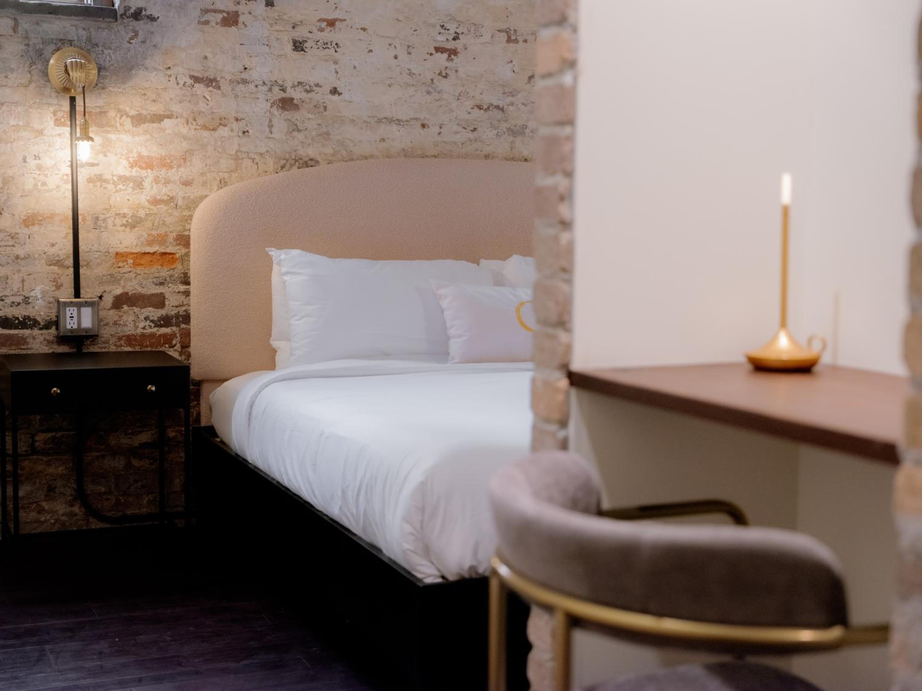 Deluxe King Suite