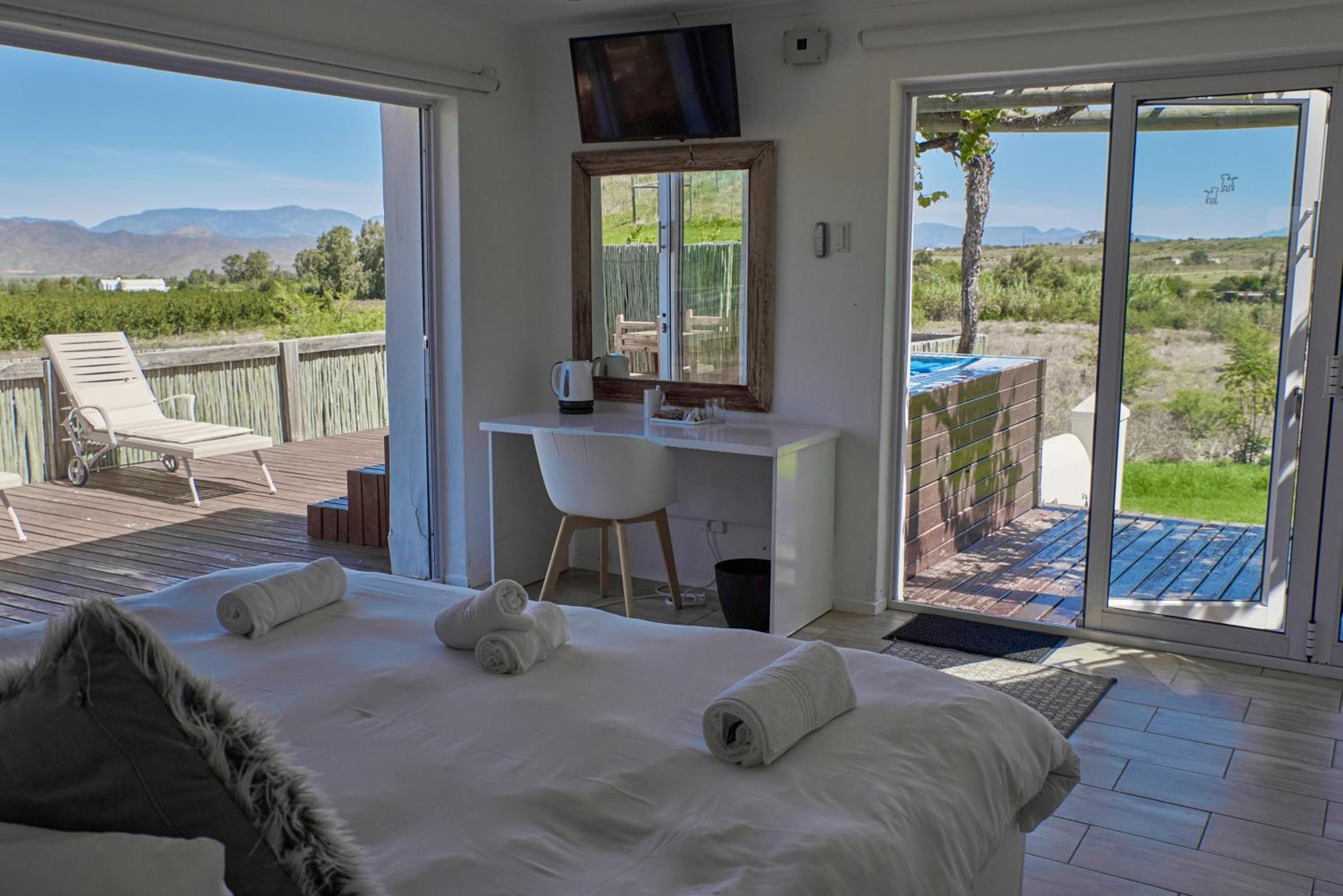 Superior Honeymoon Suite with Hot Tub