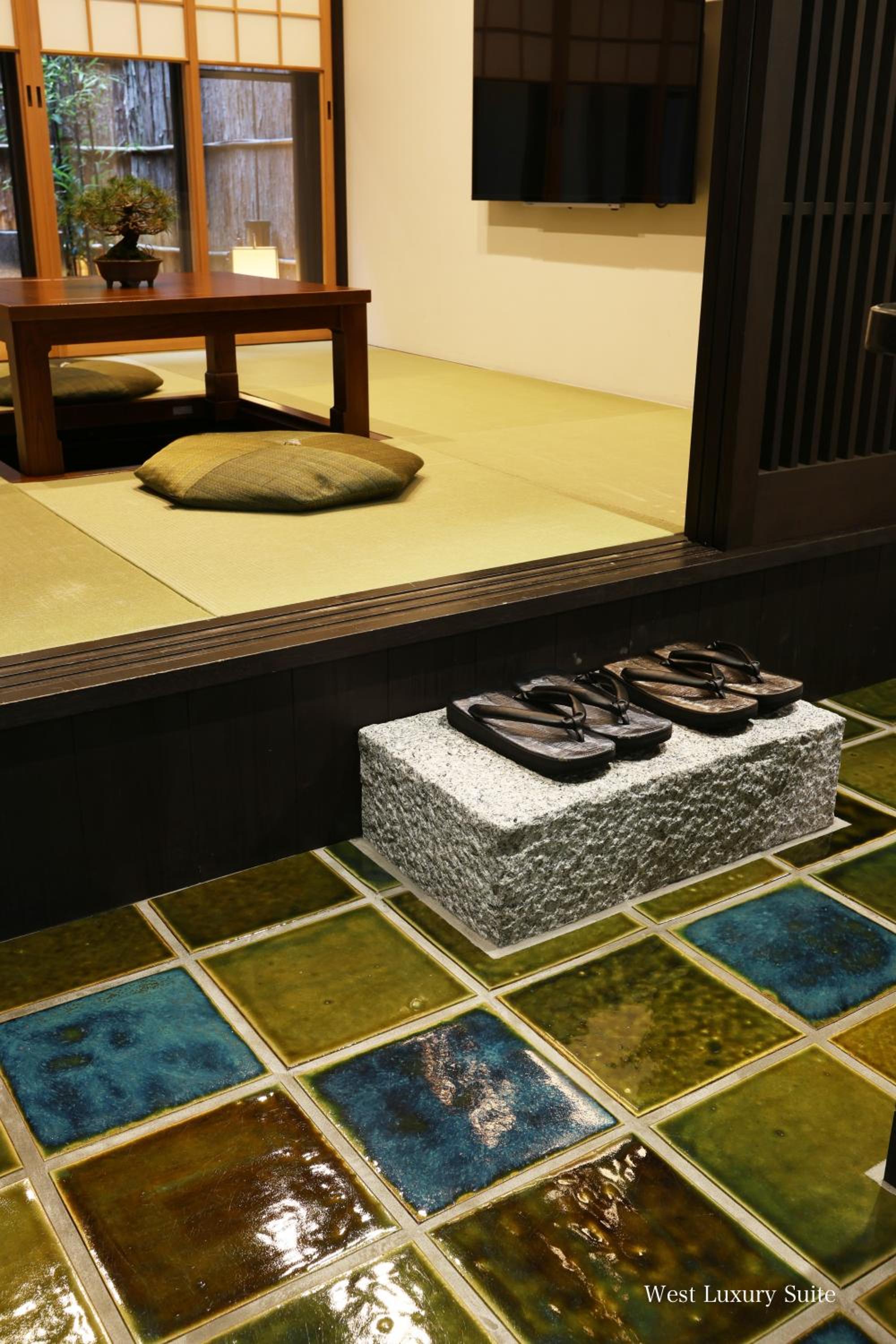 Luxury Suite - Photo 19