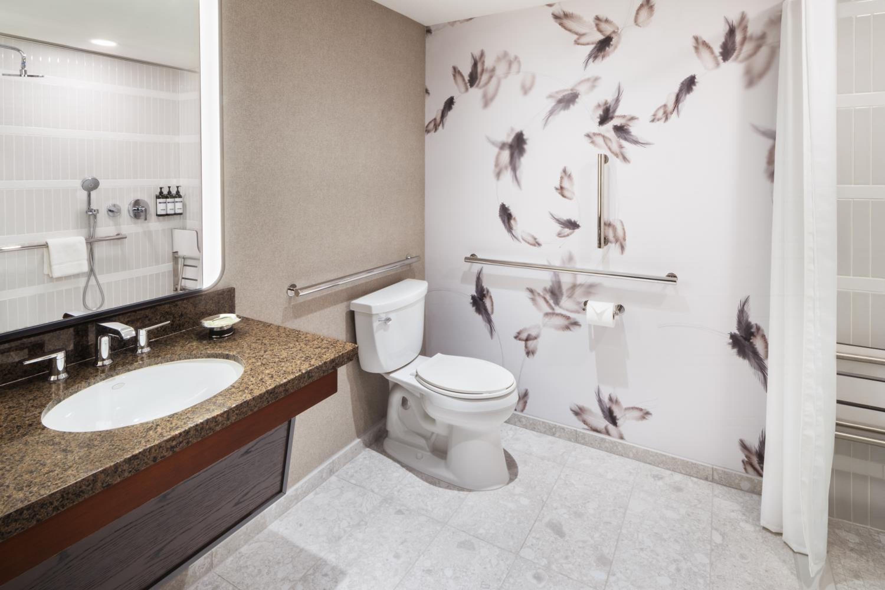 Queen Room with Two Queen Beds and Roll-In Shower - Disability Access - Photo 4