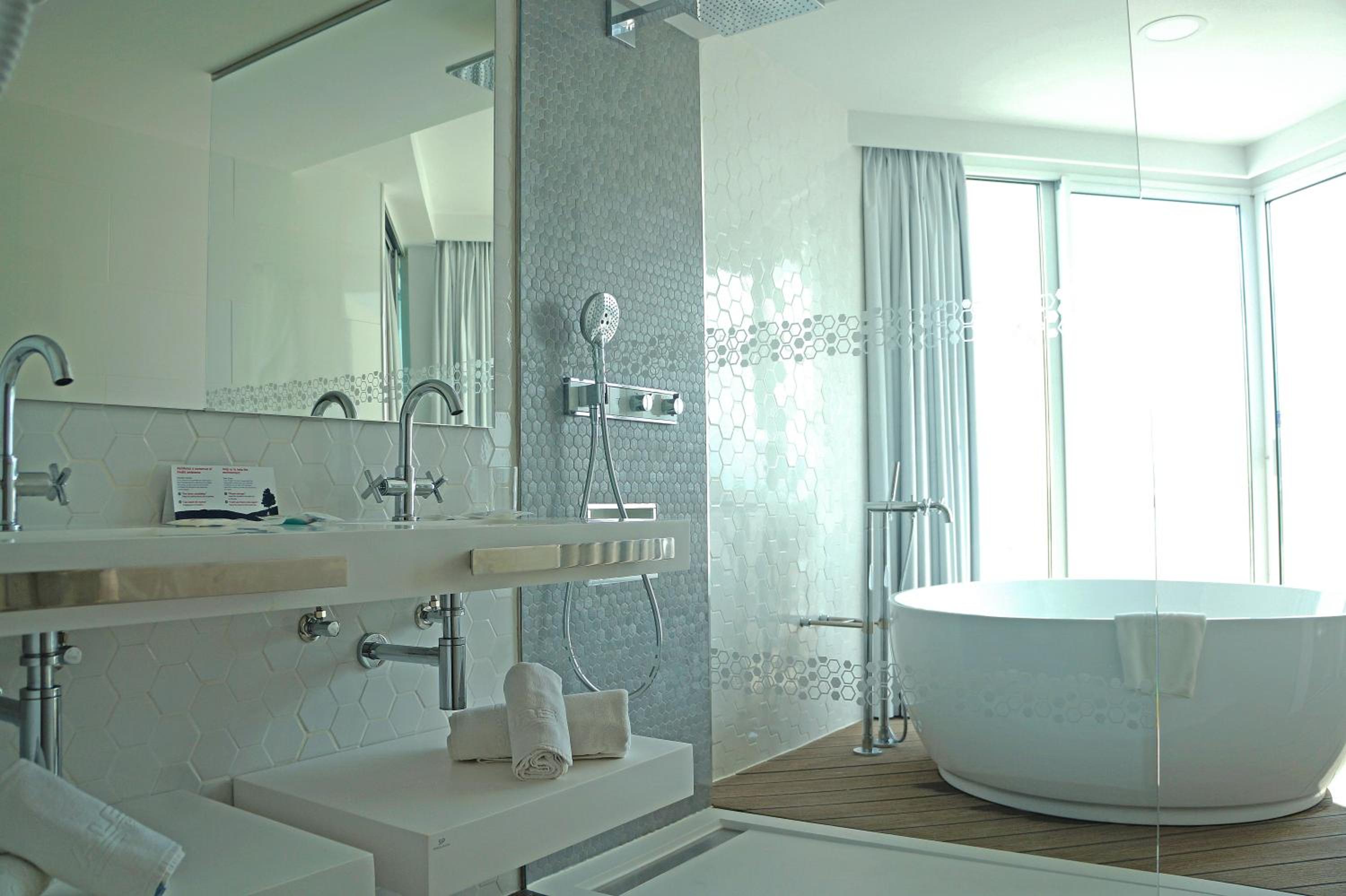 Deluxe Double or Twin Room with Spa Bath photo 2