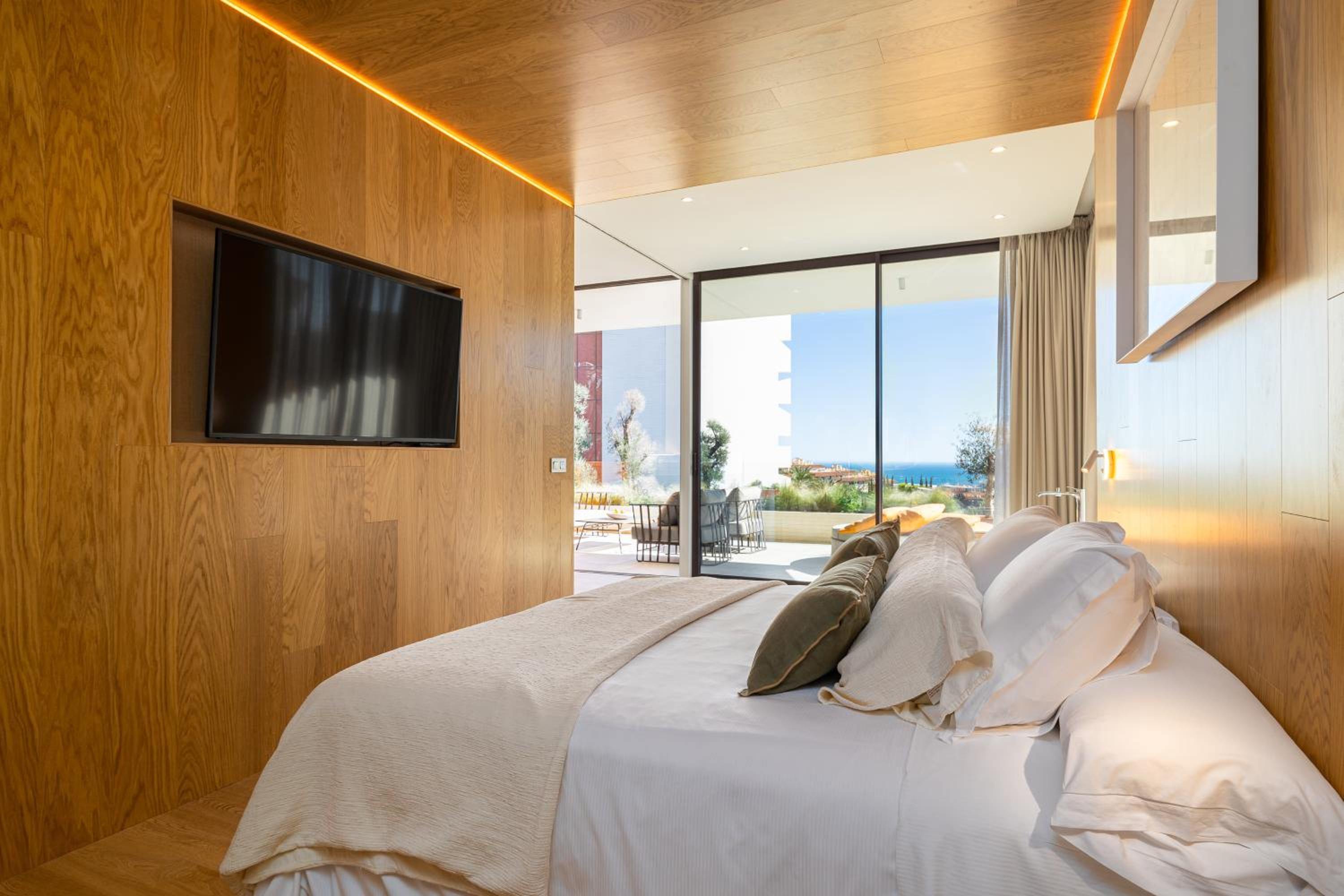 Two-Bedroom Suite with Jacuzzi photo 2