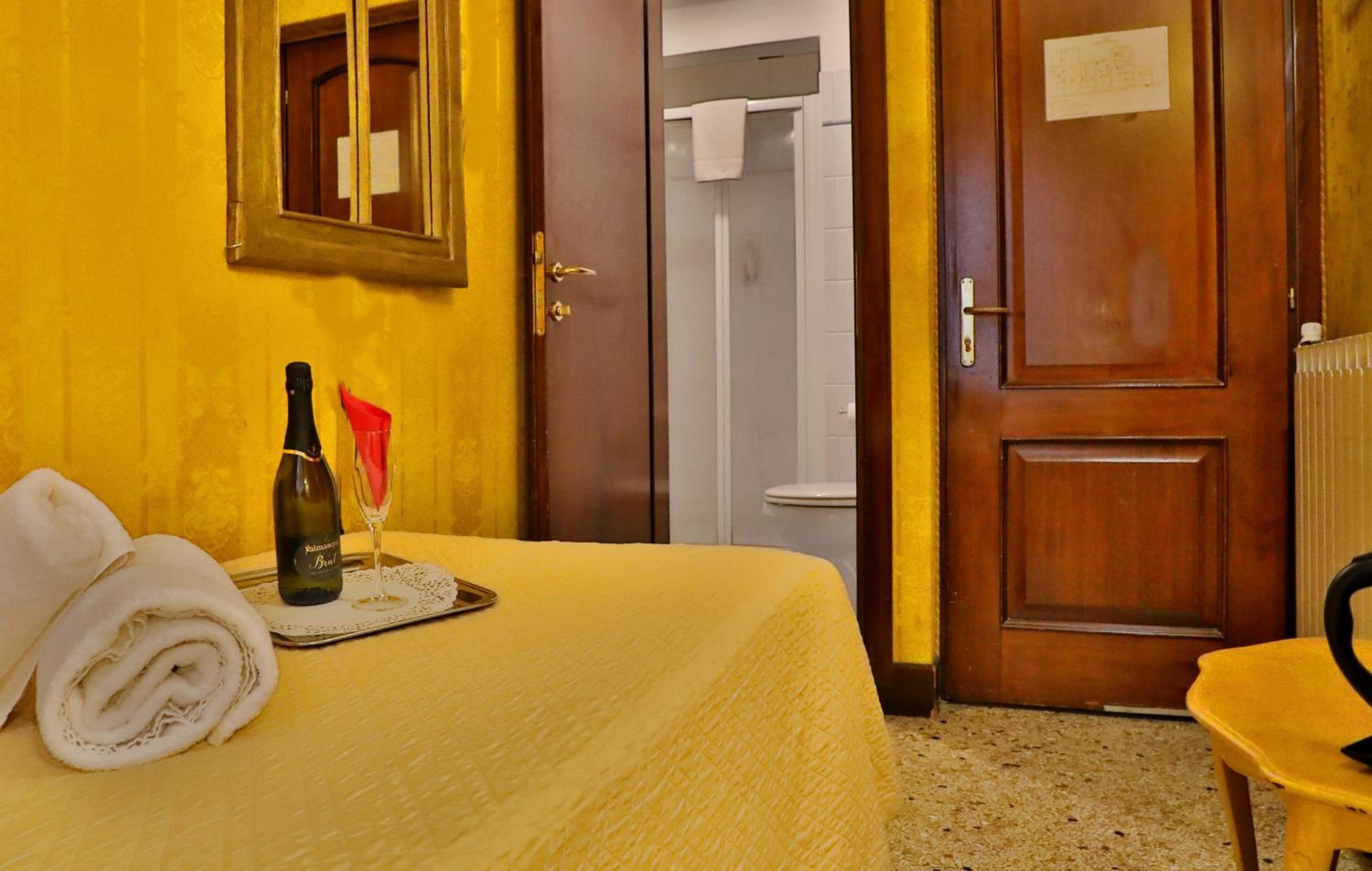 Single Room photo 3