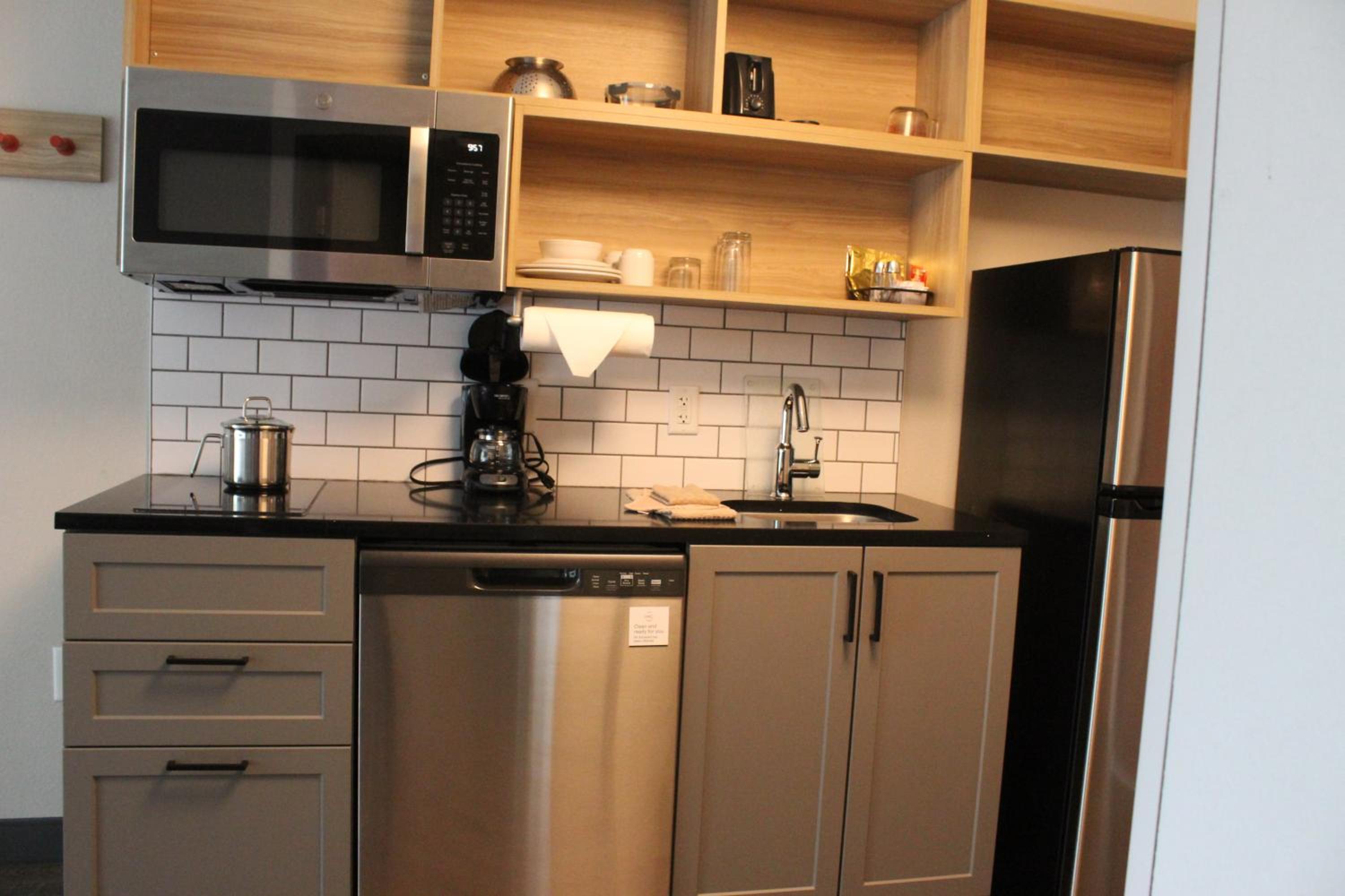 King Studio Suite - Photo 3