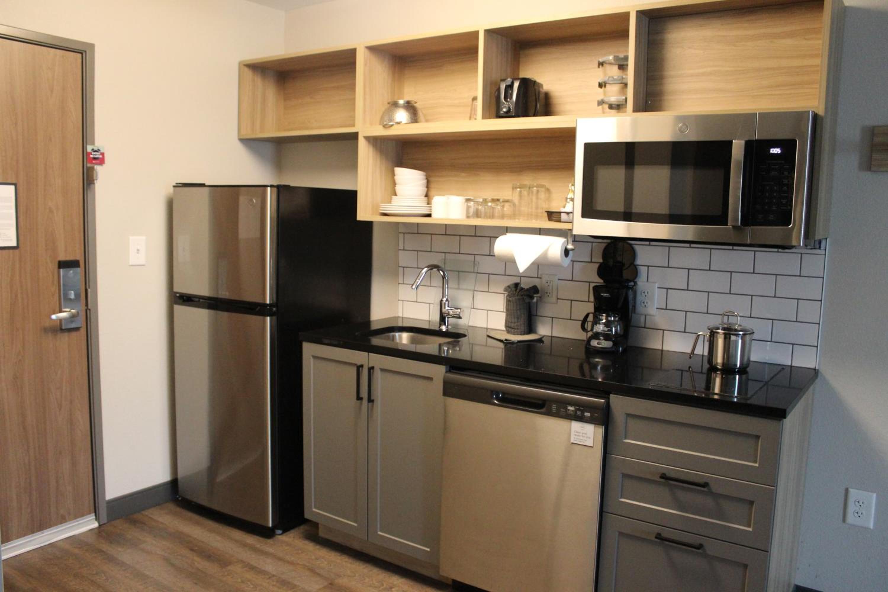 Studio Suite - Photo 5