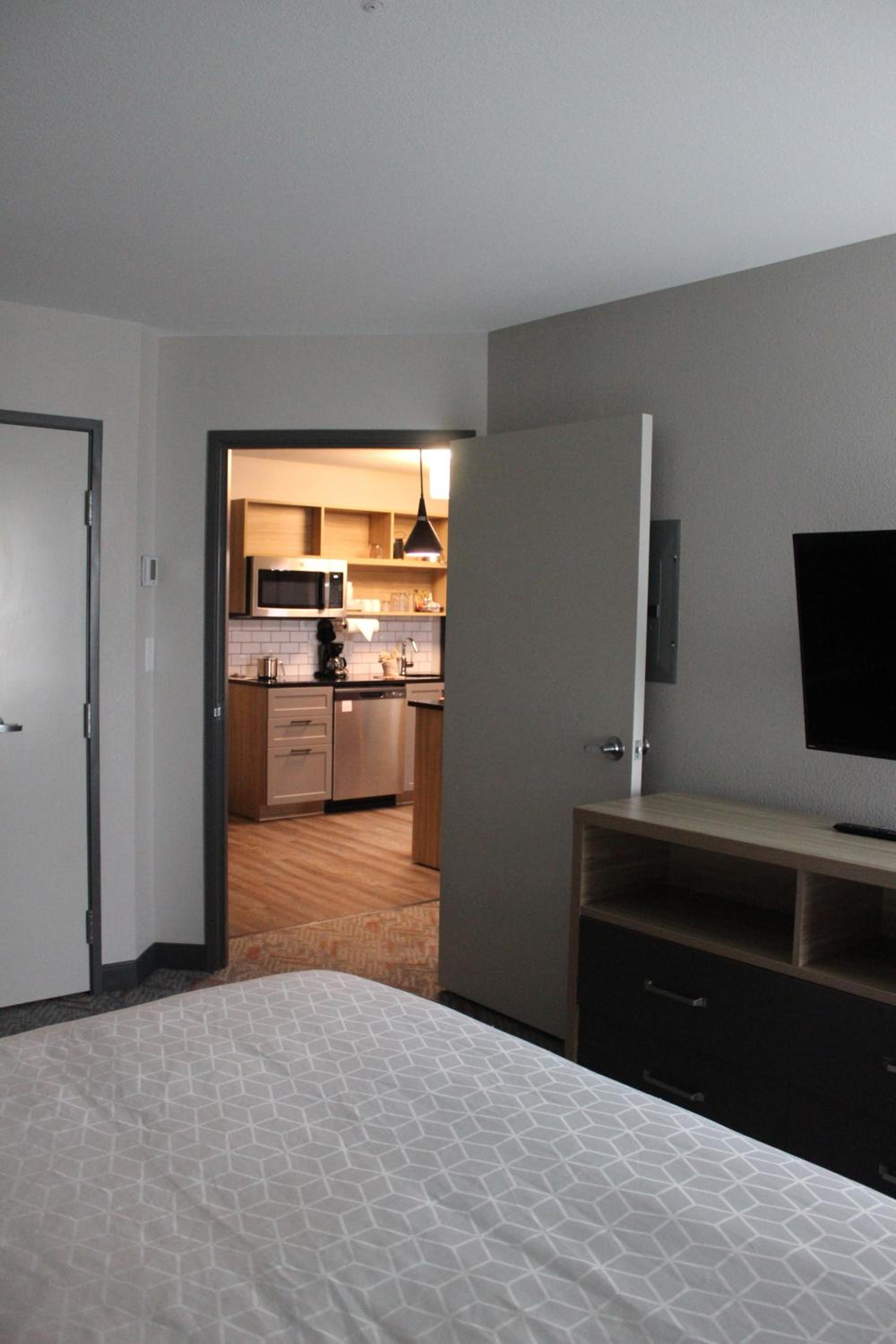 Suite - Photo 2