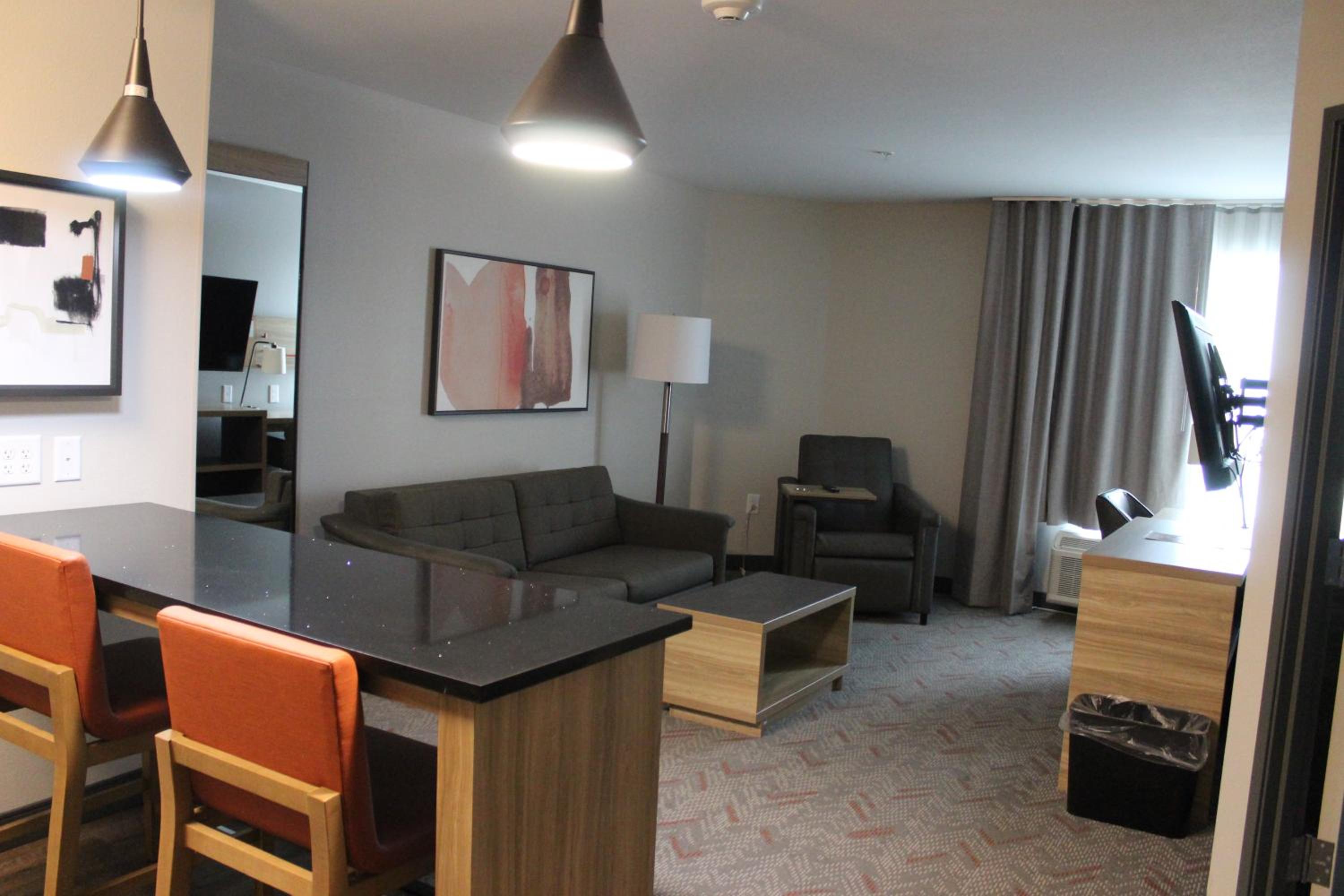Suite - Photo 1