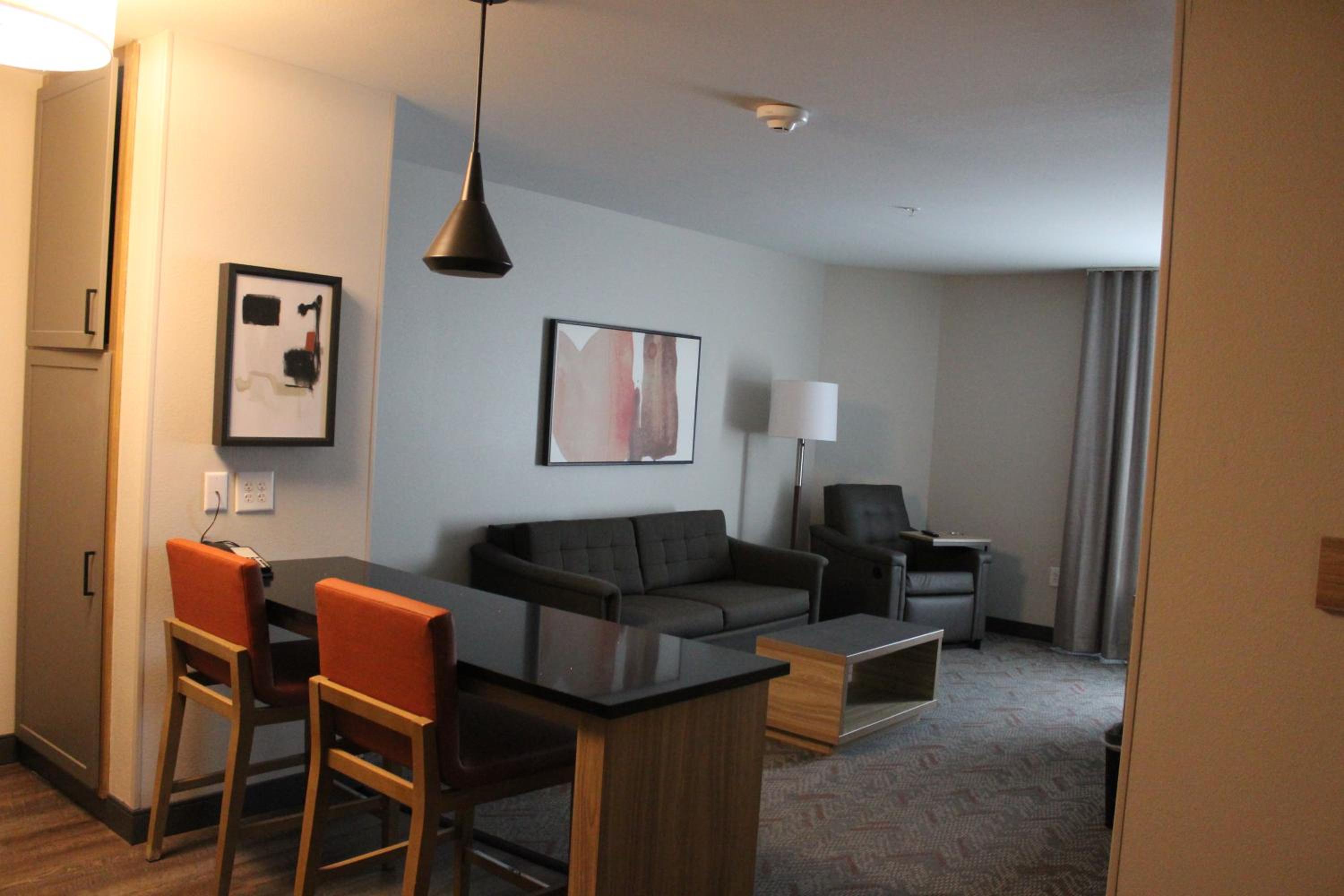 One-Bedroom Suite with Tub - Mobility Accessible - Photo 1