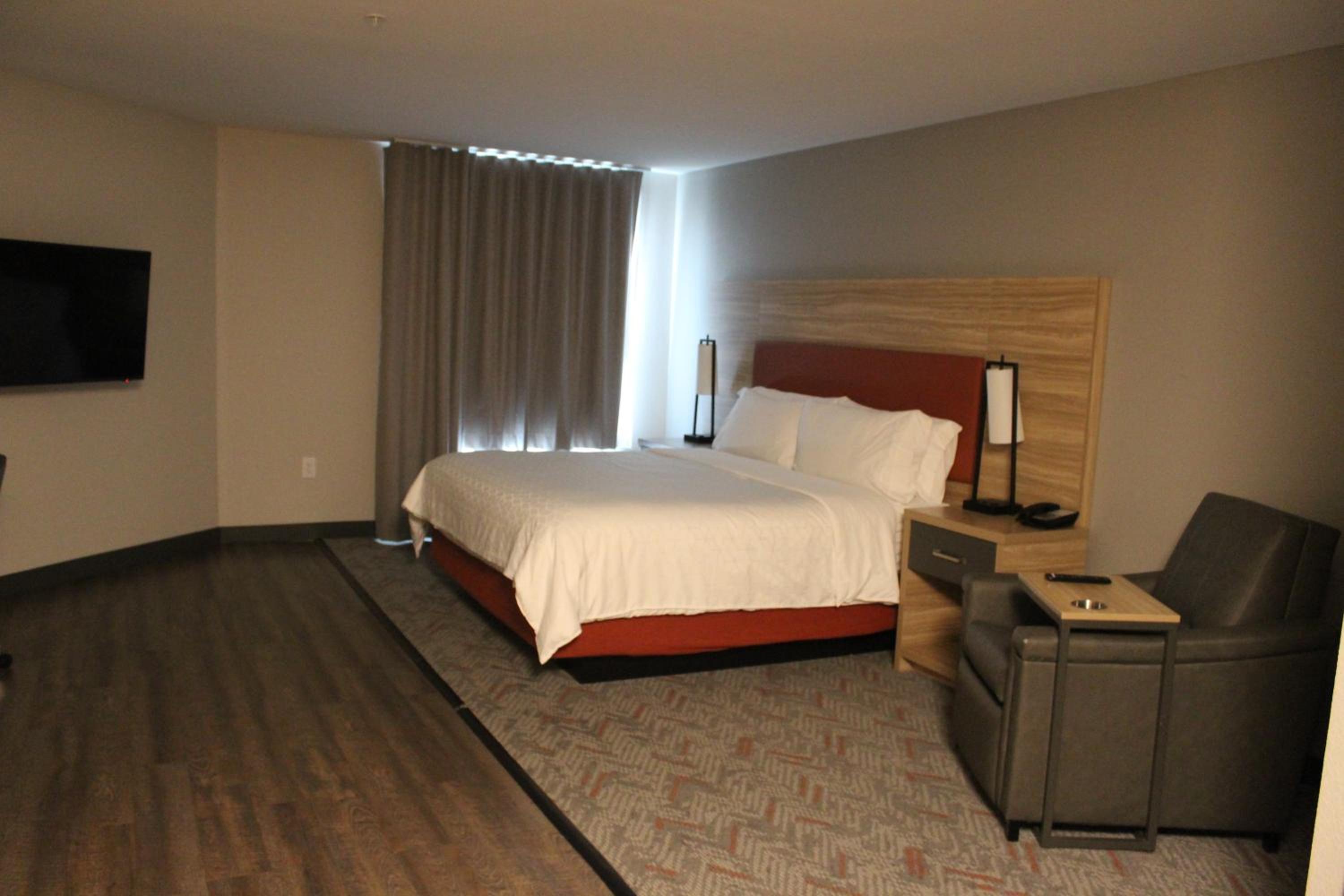 Superior King Suite - Non-Smoking - Photo 1
