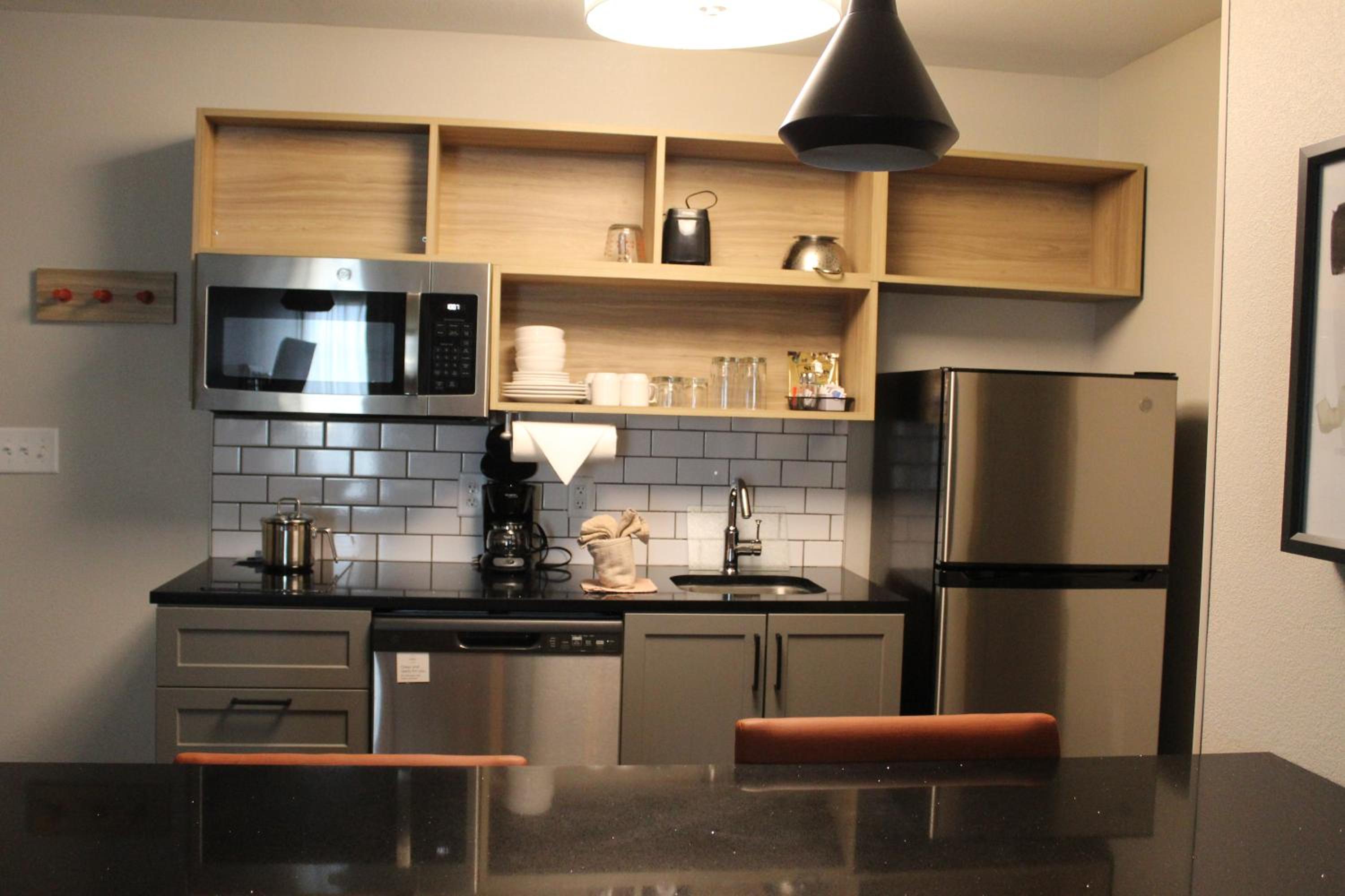 One-Bedroom Suite - Photo 2