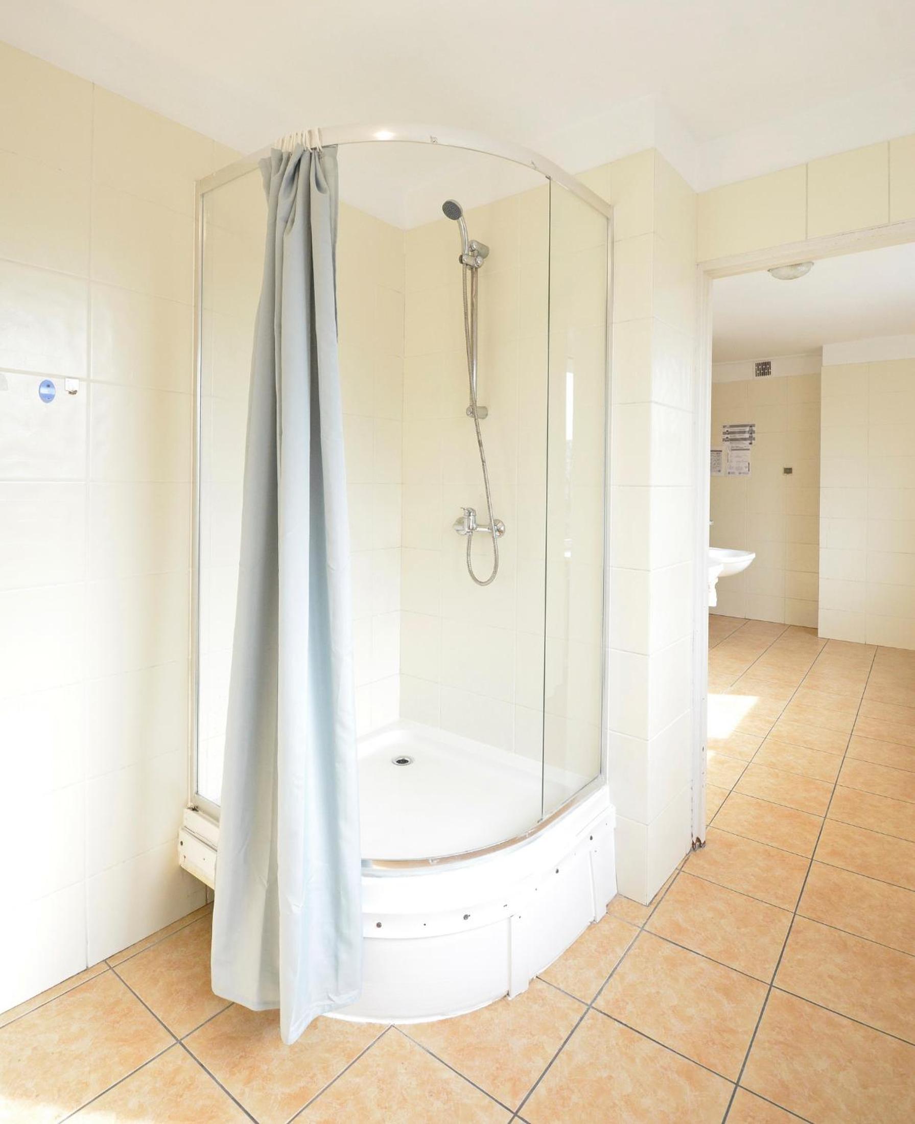 Basic Triple Room with Shared Bathroom photo 3