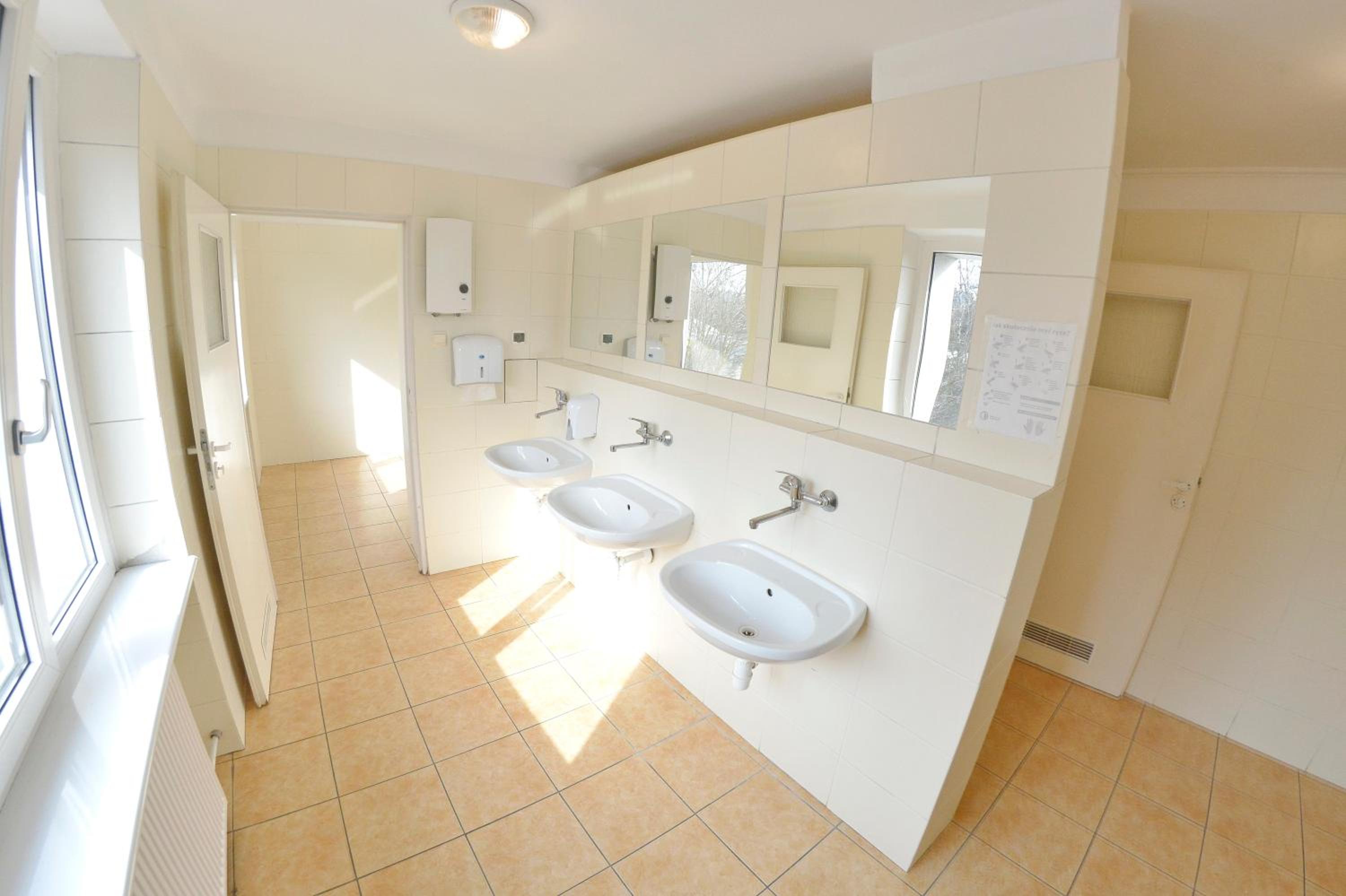 Basic Triple Room with Shared Bathroom photo 2