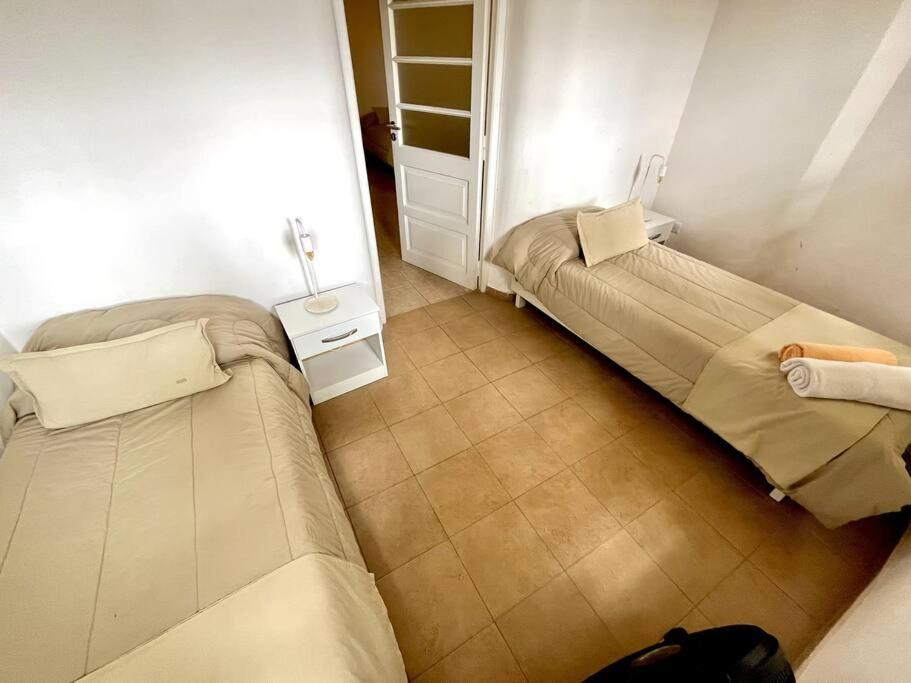 Five-Bedroom House photo 1